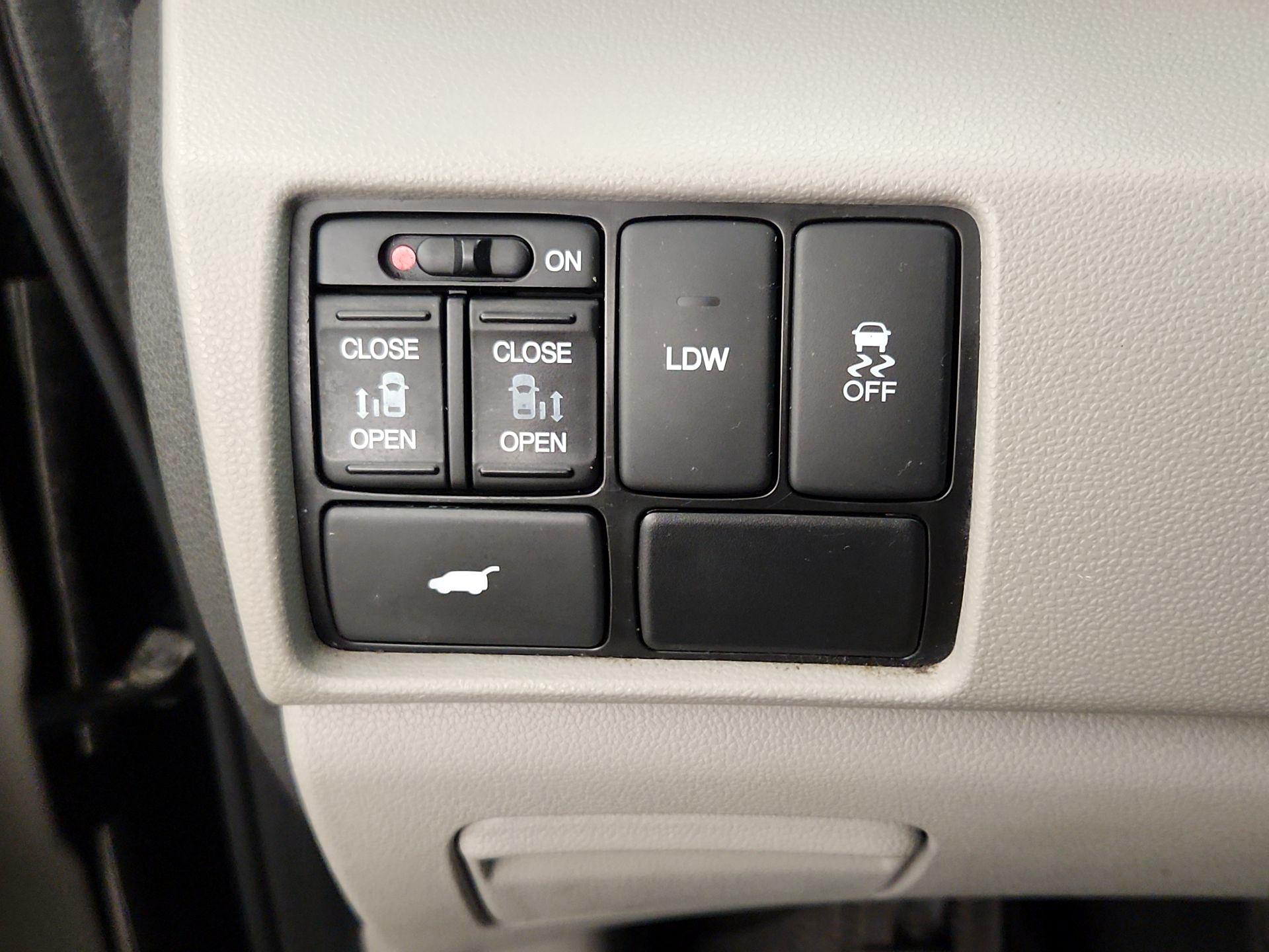 Thumbnail: 2016 Honda Odyssey - 13