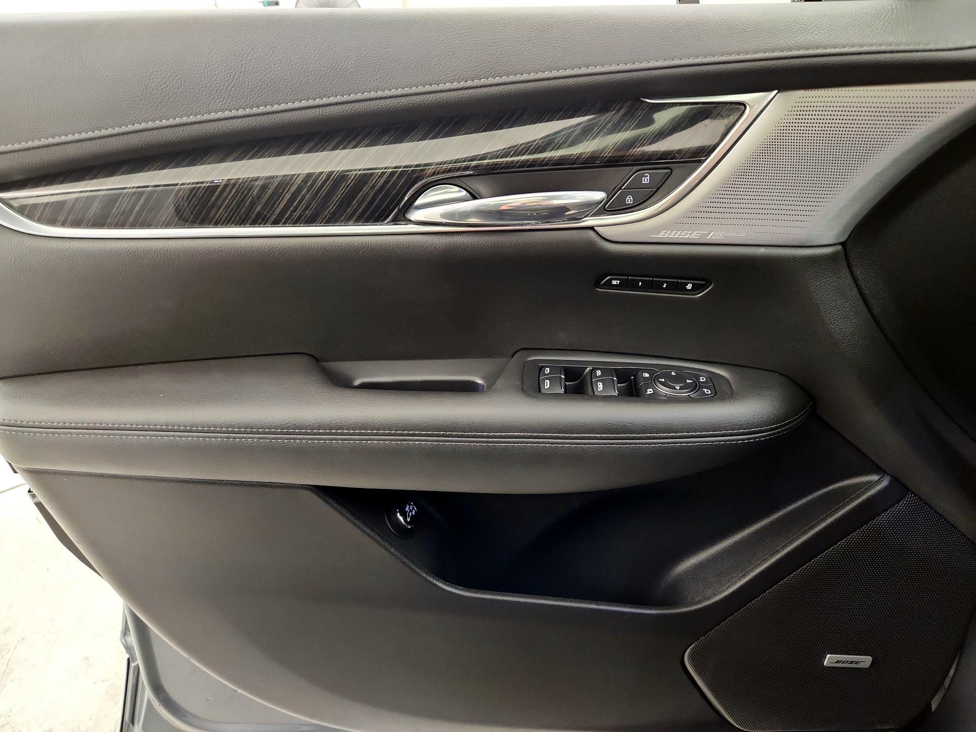 Thumbnail: 2021 Cadillac XT6 - 12
