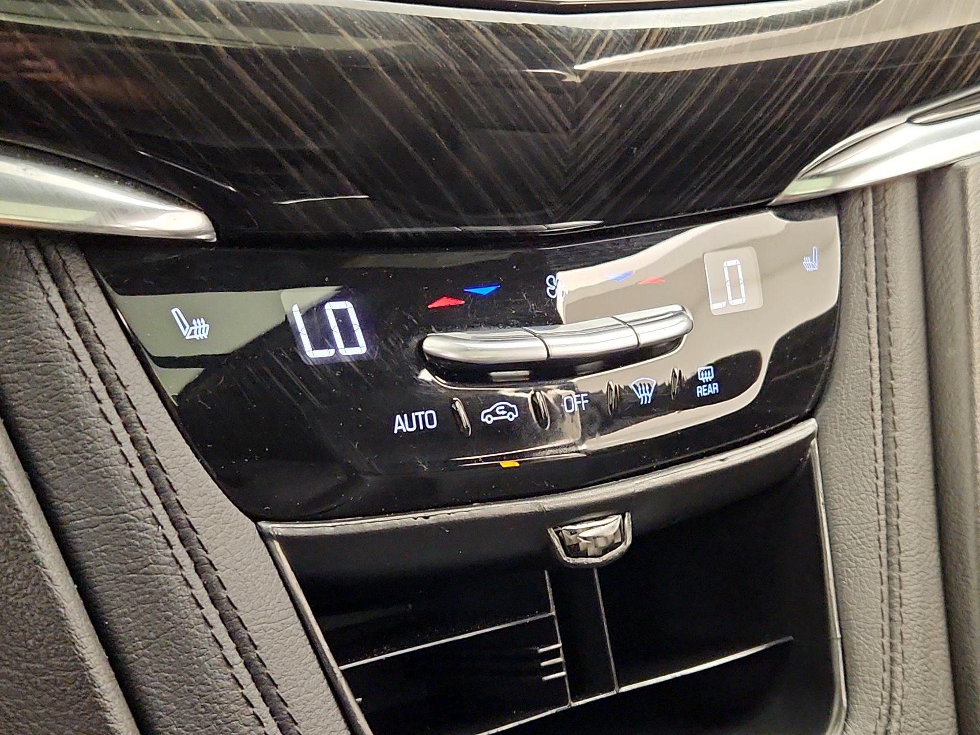 Thumbnail: 2021 Cadillac XT6 - 17