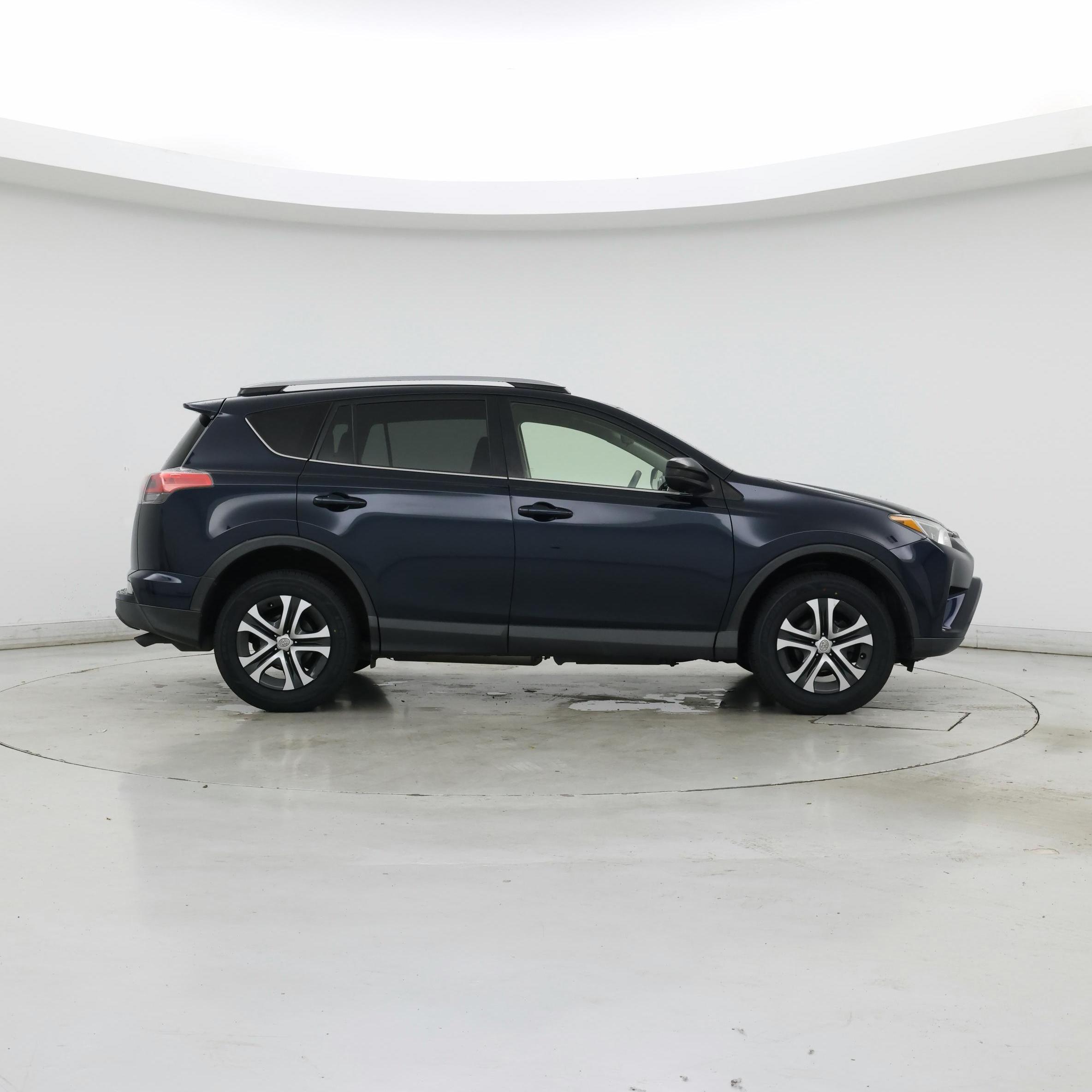 Thumbnail: 2017 Toyota RAV4 - 7