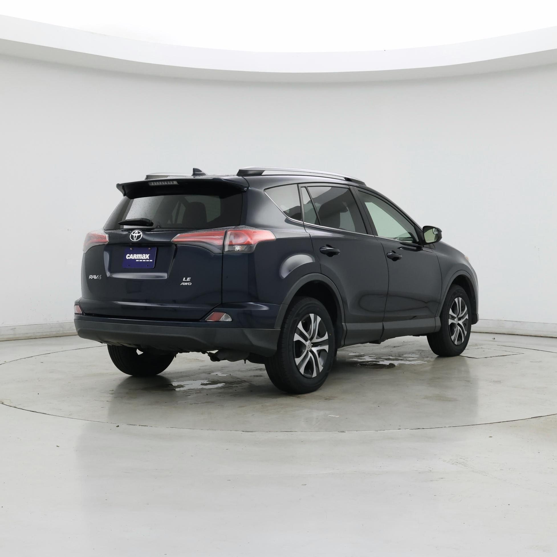 Thumbnail: 2017 Toyota RAV4 - 8