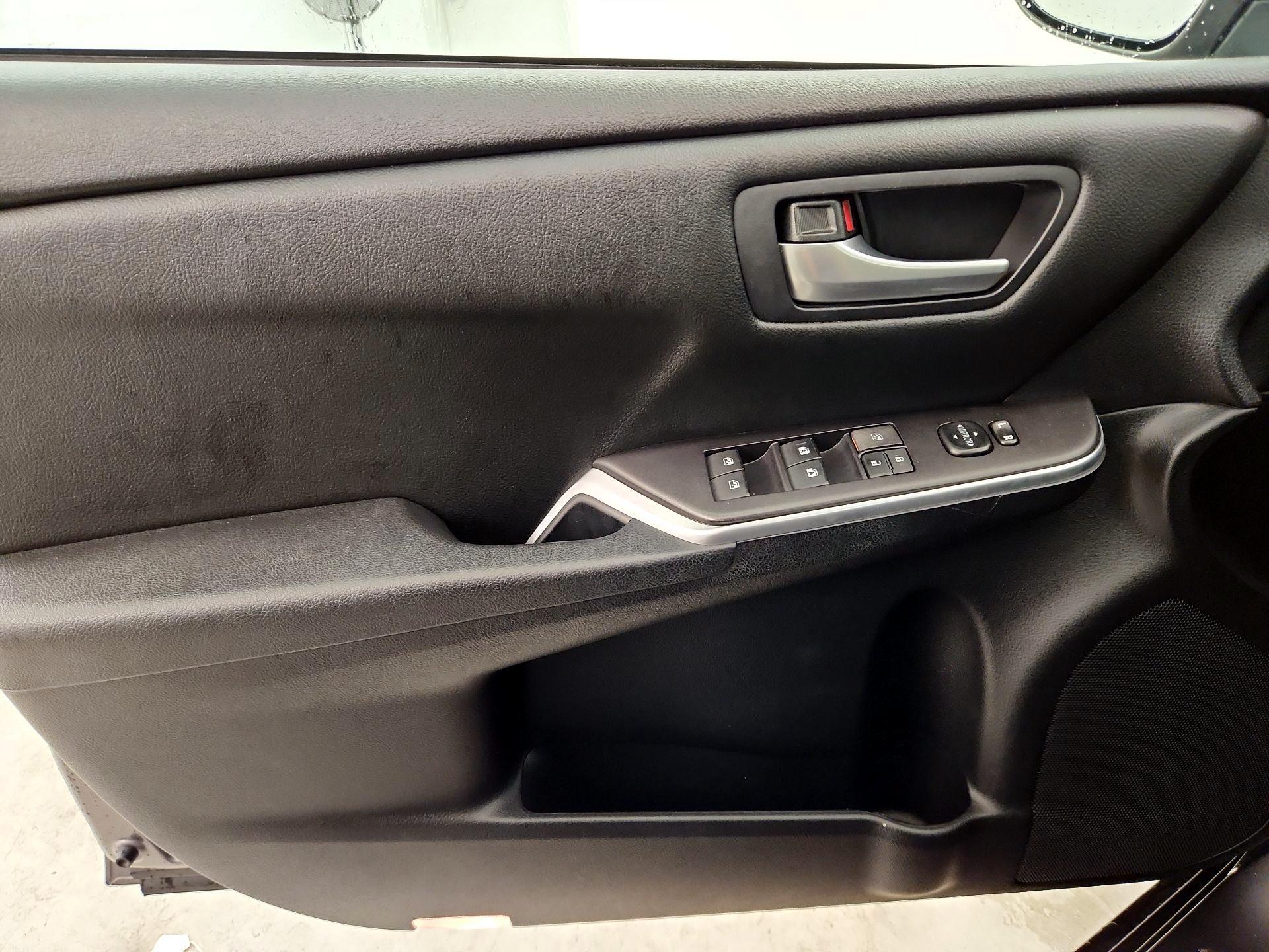 Thumbnail: 2015 Toyota Camry - 12
