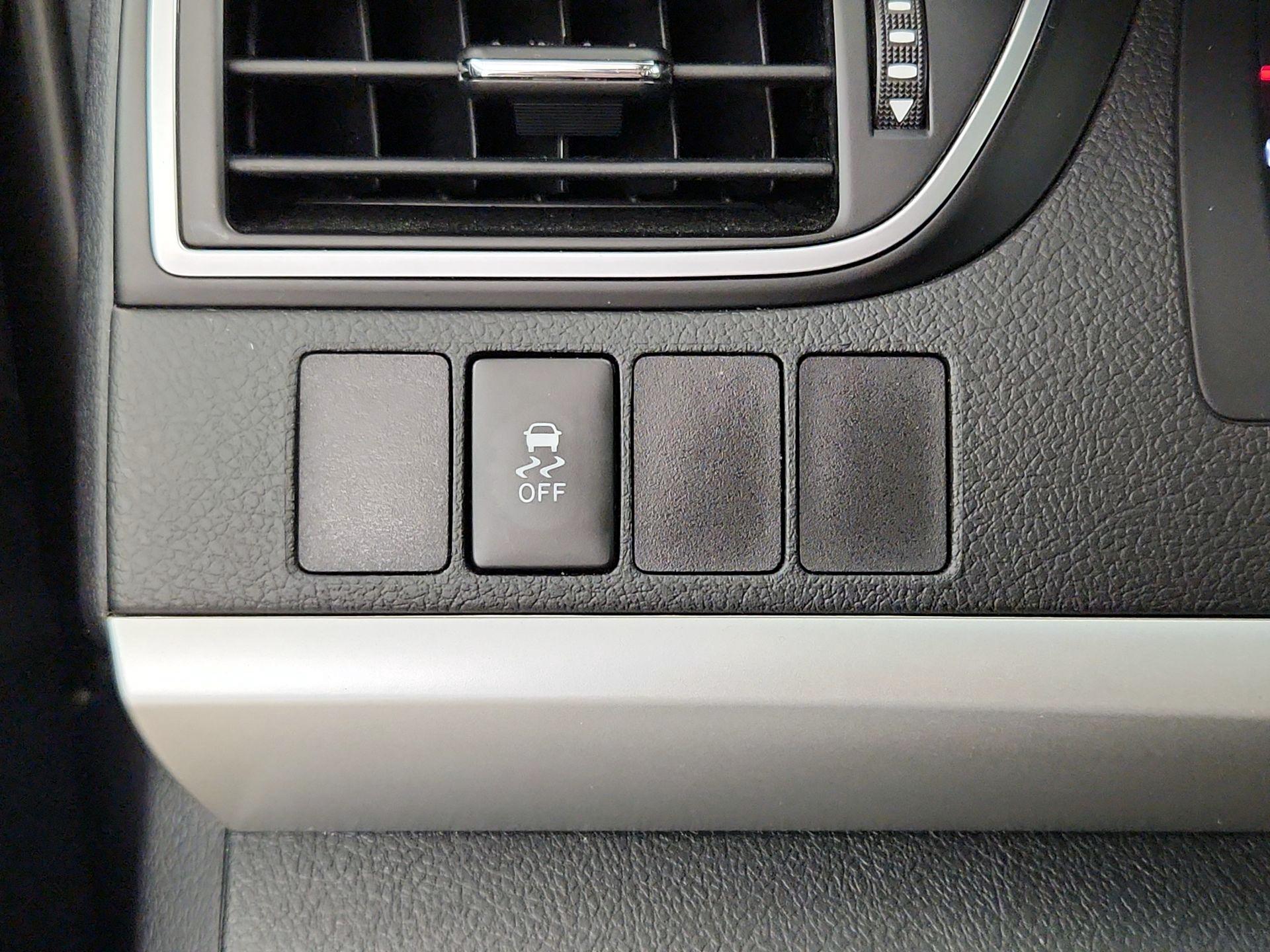 Thumbnail: 2015 Toyota Camry - 13
