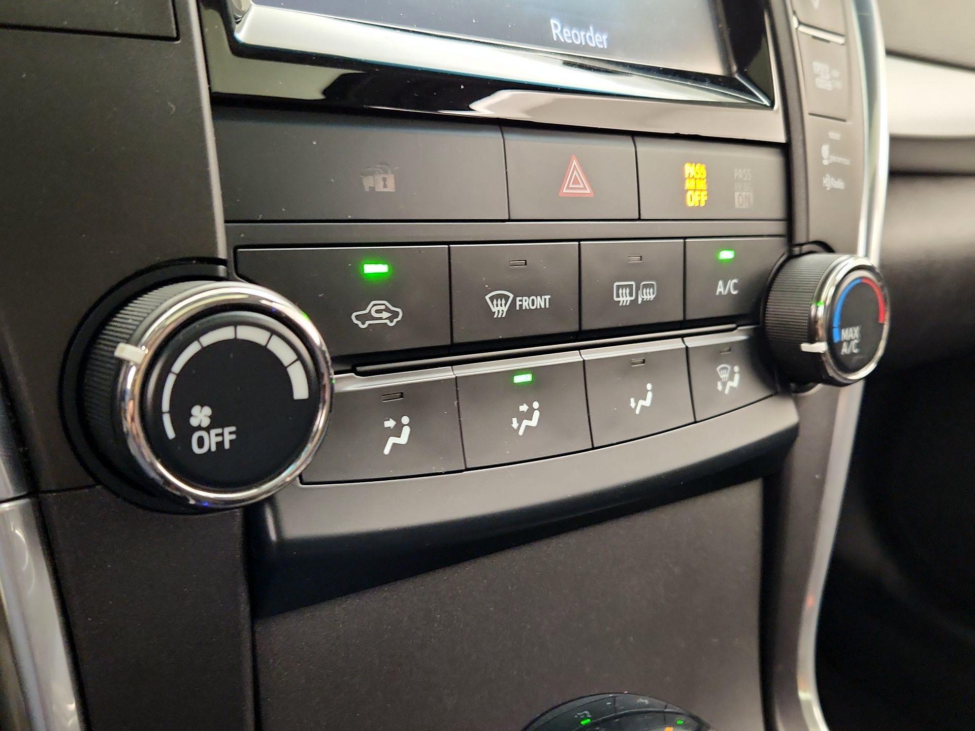 Thumbnail: 2015 Toyota Camry - 17