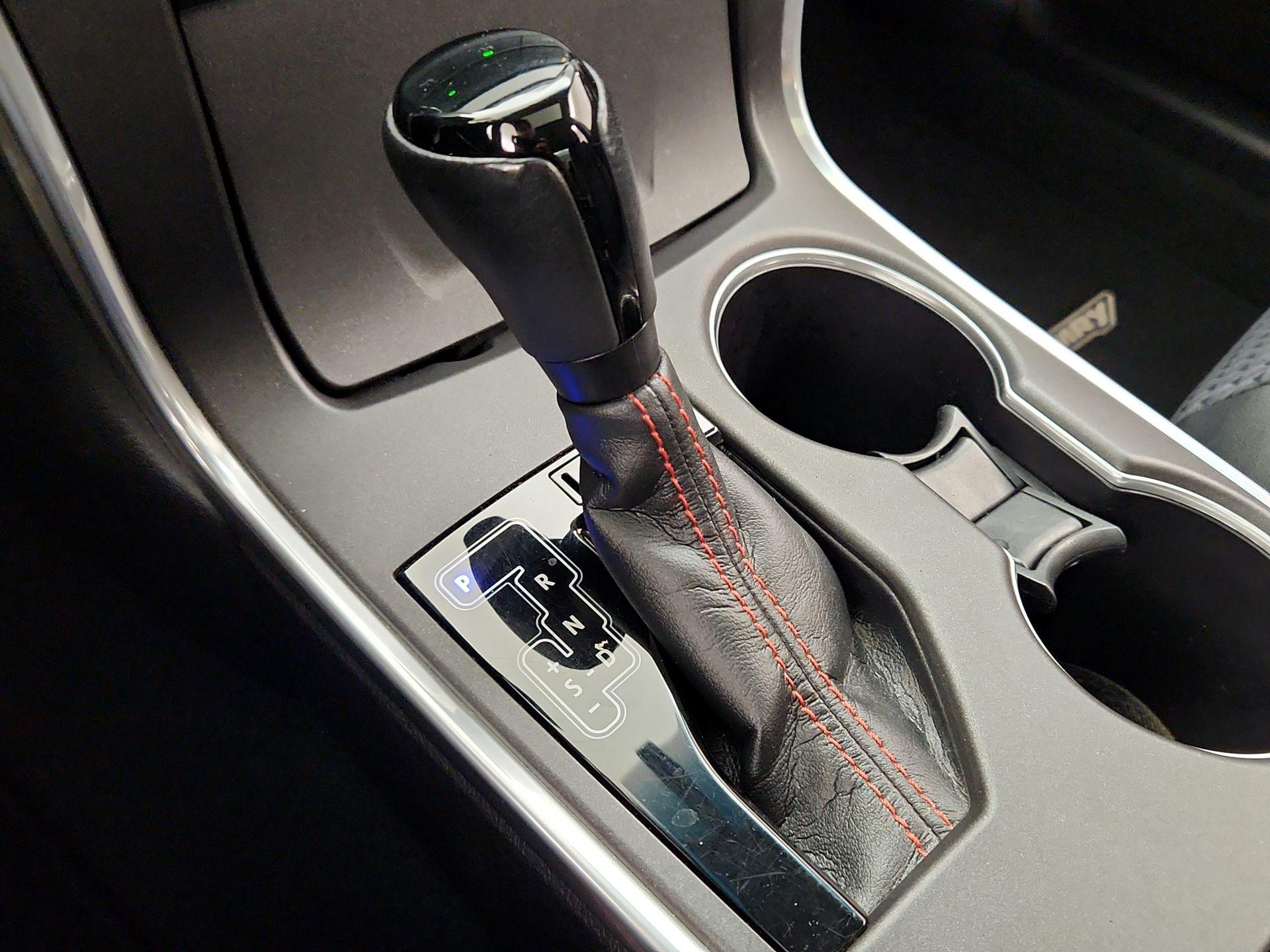 Thumbnail: 2015 Toyota Camry - 18