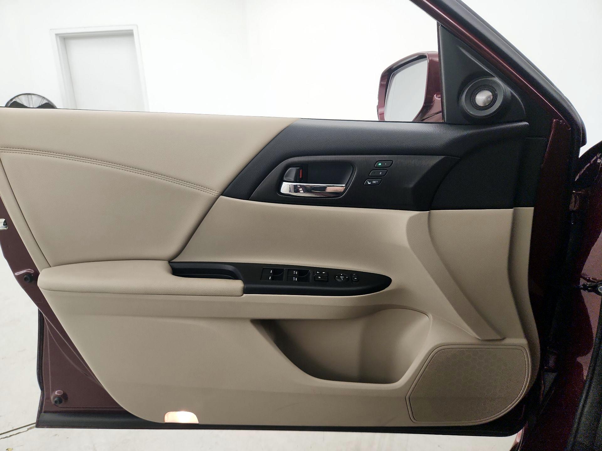 Thumbnail: 2015 Honda Accord - 12