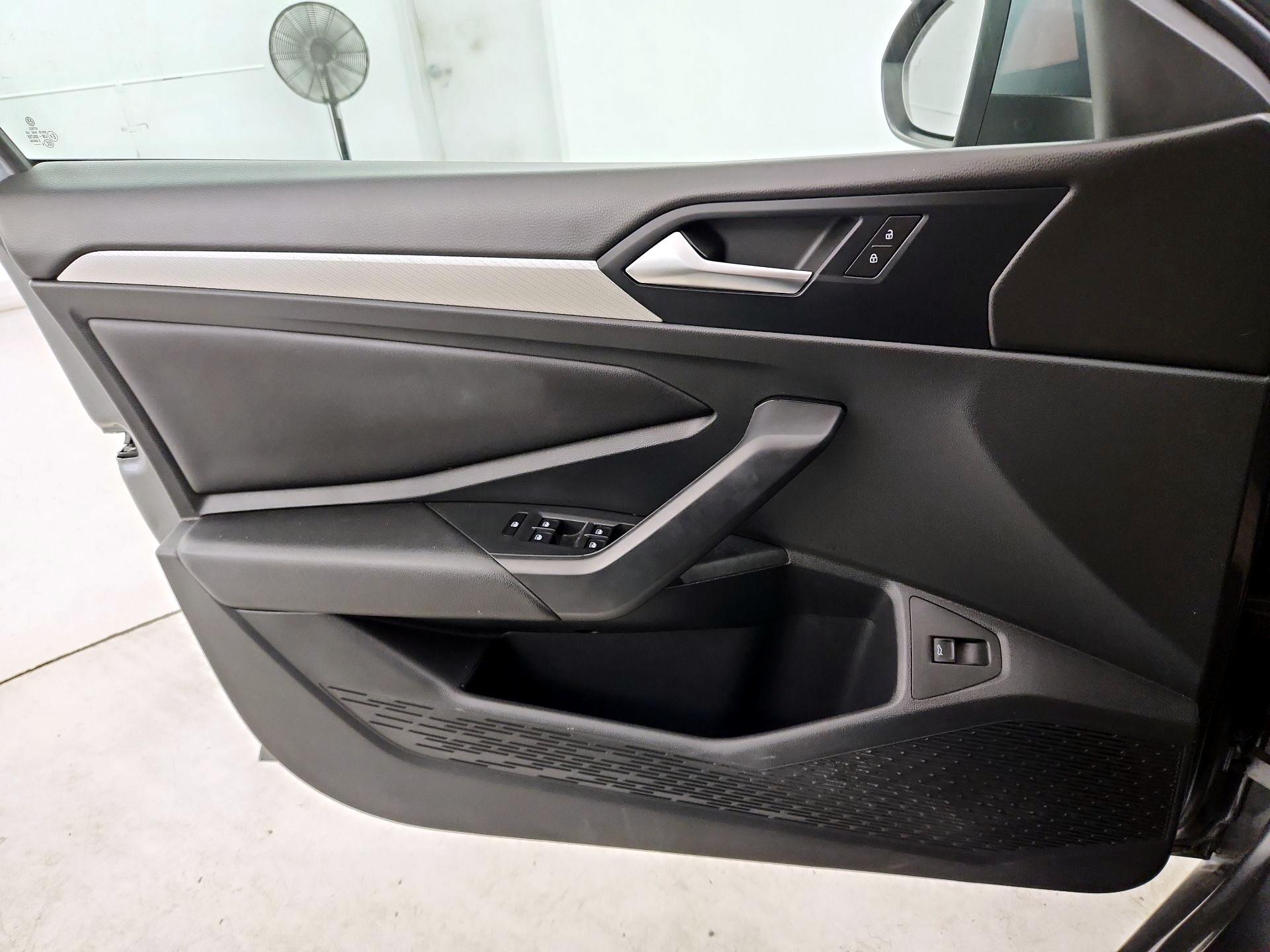 Thumbnail: 2019 Volkswagen Jetta - 12