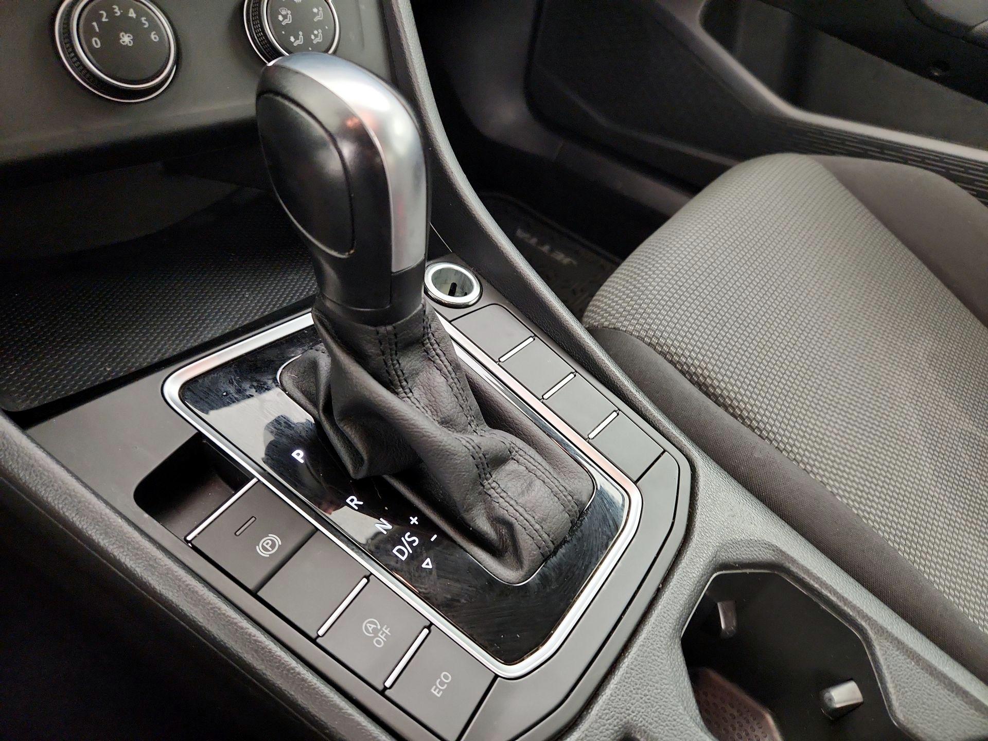 Thumbnail: 2019 Volkswagen Jetta - 17