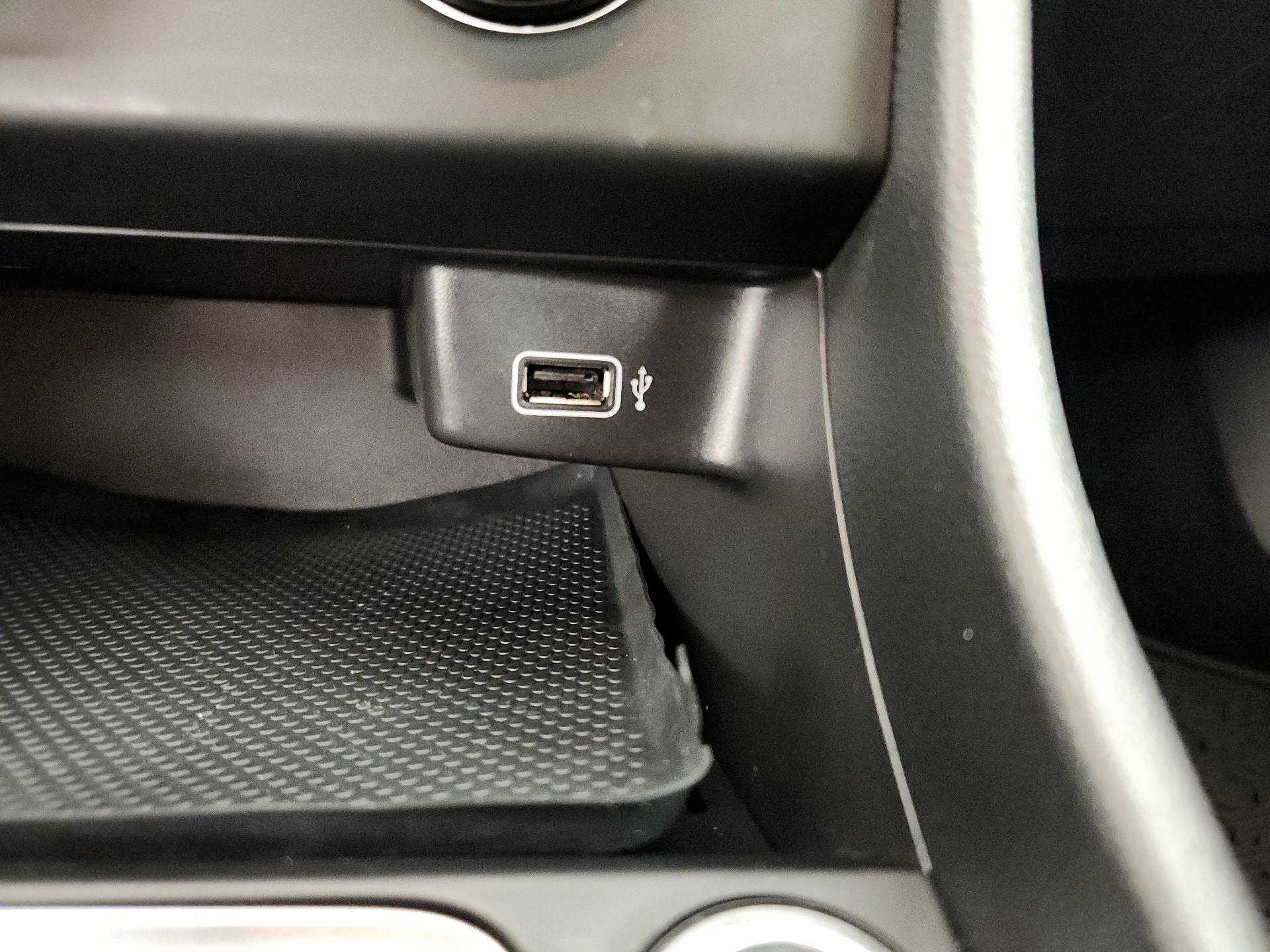 Thumbnail: 2019 Volkswagen Jetta - 18