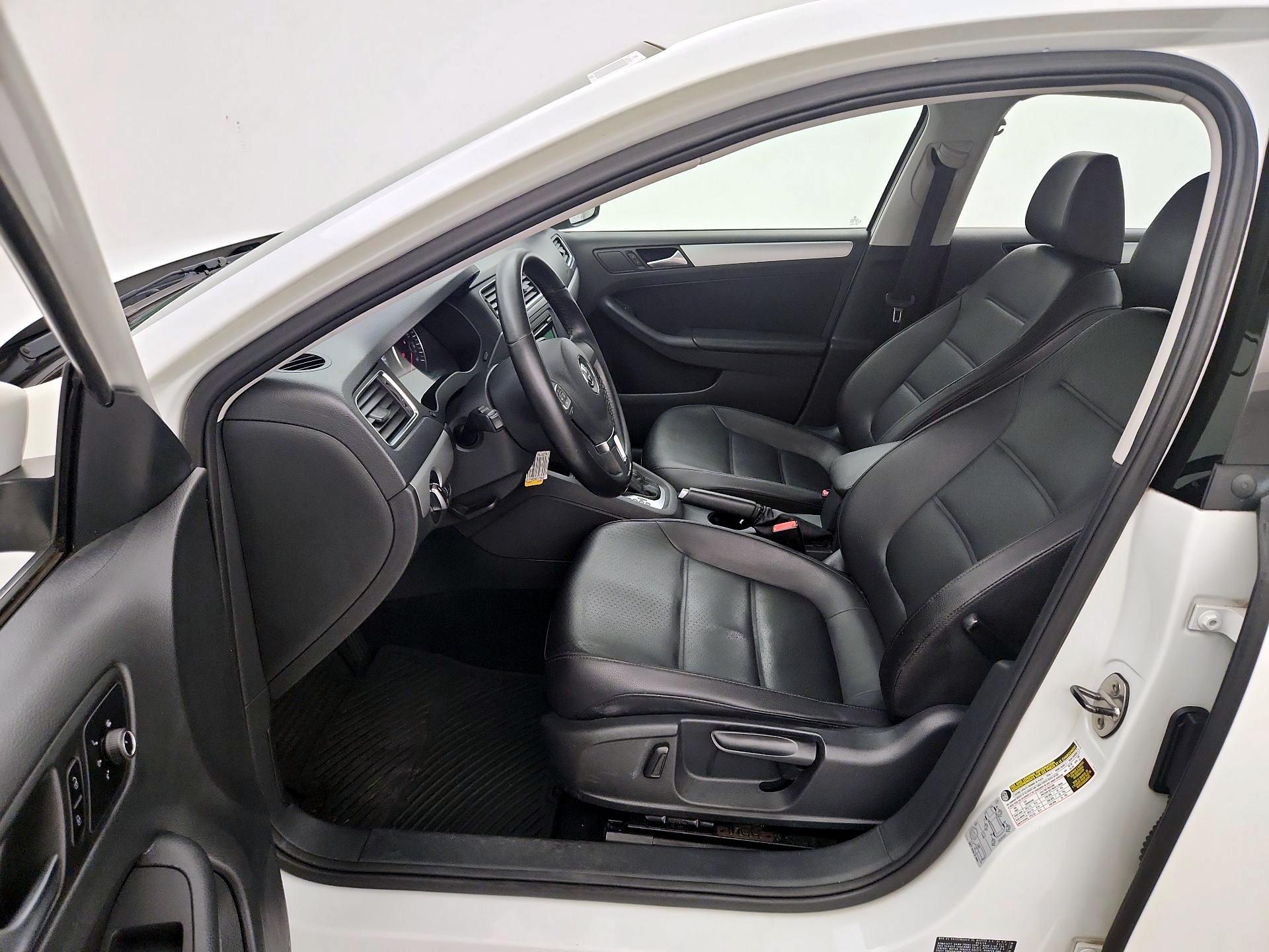 Thumbnail: 2014 Volkswagen Jetta - 11
