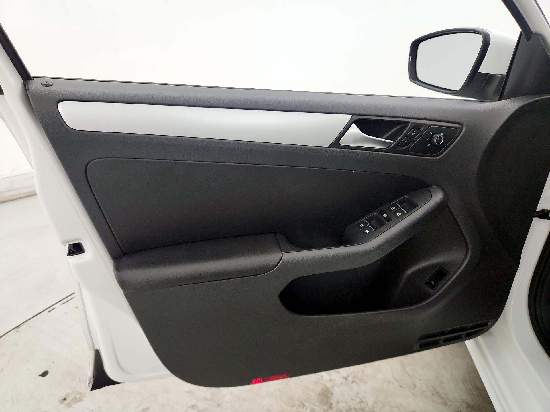 Thumbnail: 2014 Volkswagen Jetta - 12