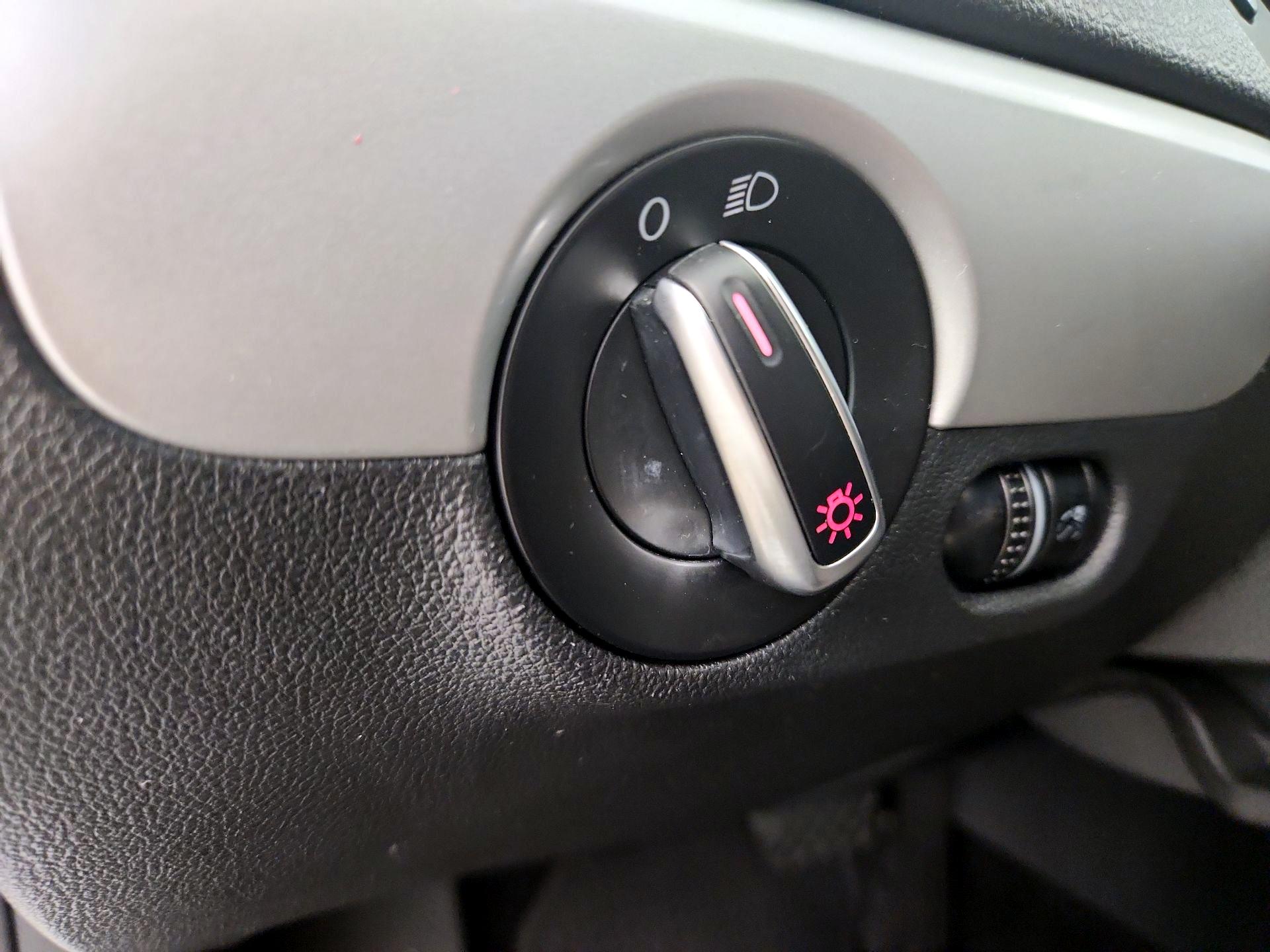 Thumbnail: 2014 Volkswagen Jetta - 13