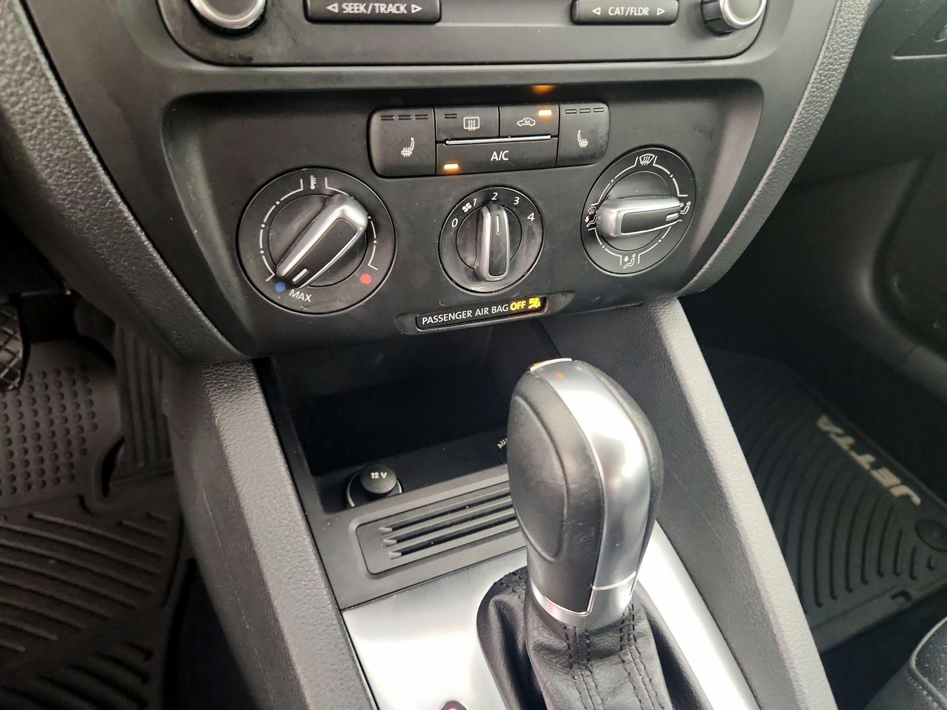 Thumbnail: 2014 Volkswagen Jetta - 15