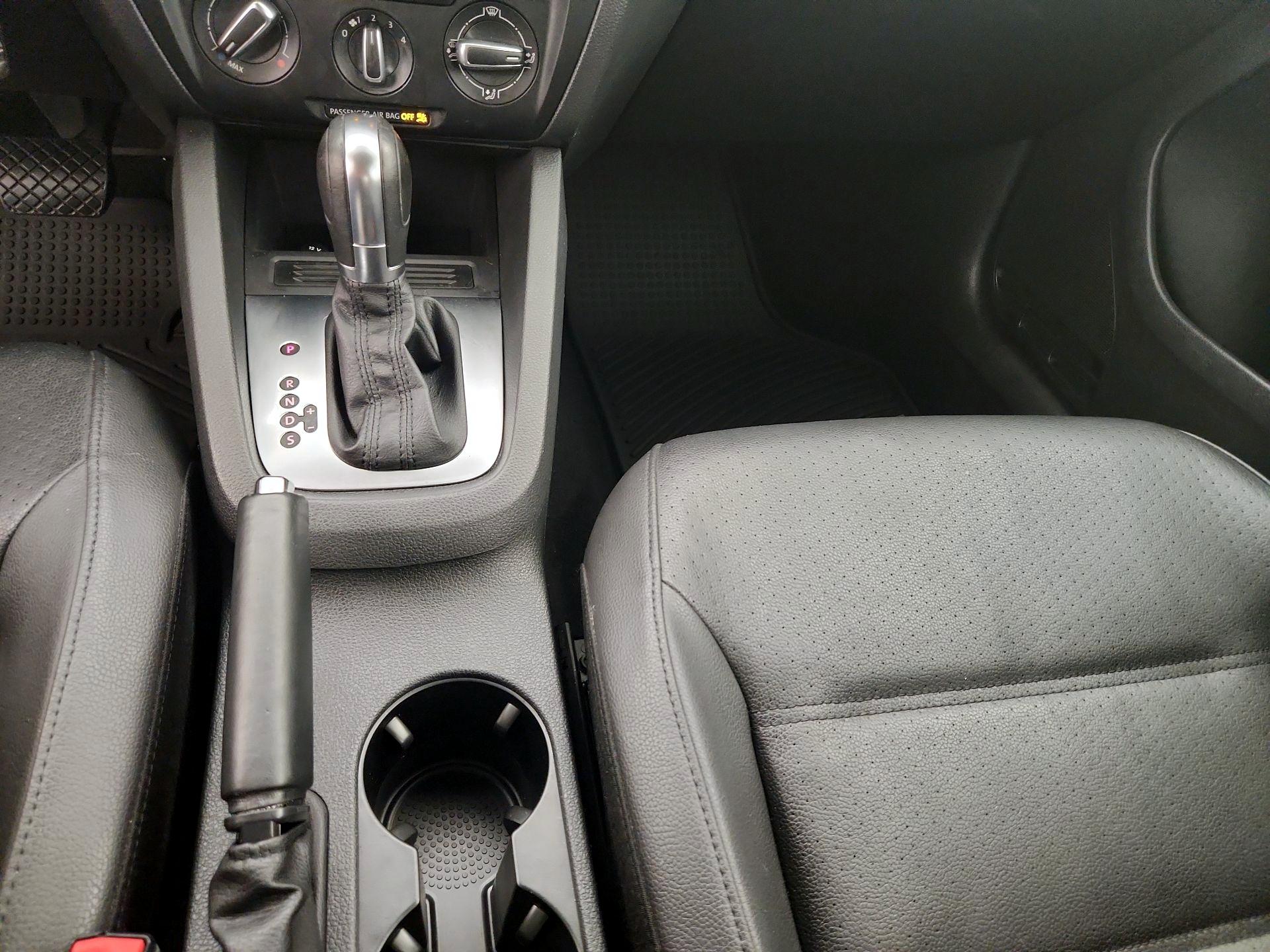 Thumbnail: 2014 Volkswagen Jetta - 16