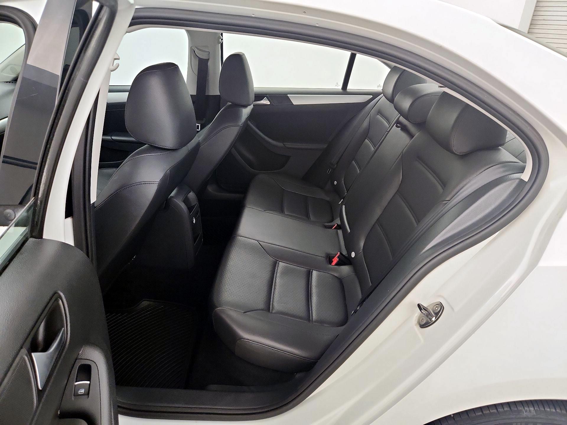 Thumbnail: 2014 Volkswagen Jetta - 18