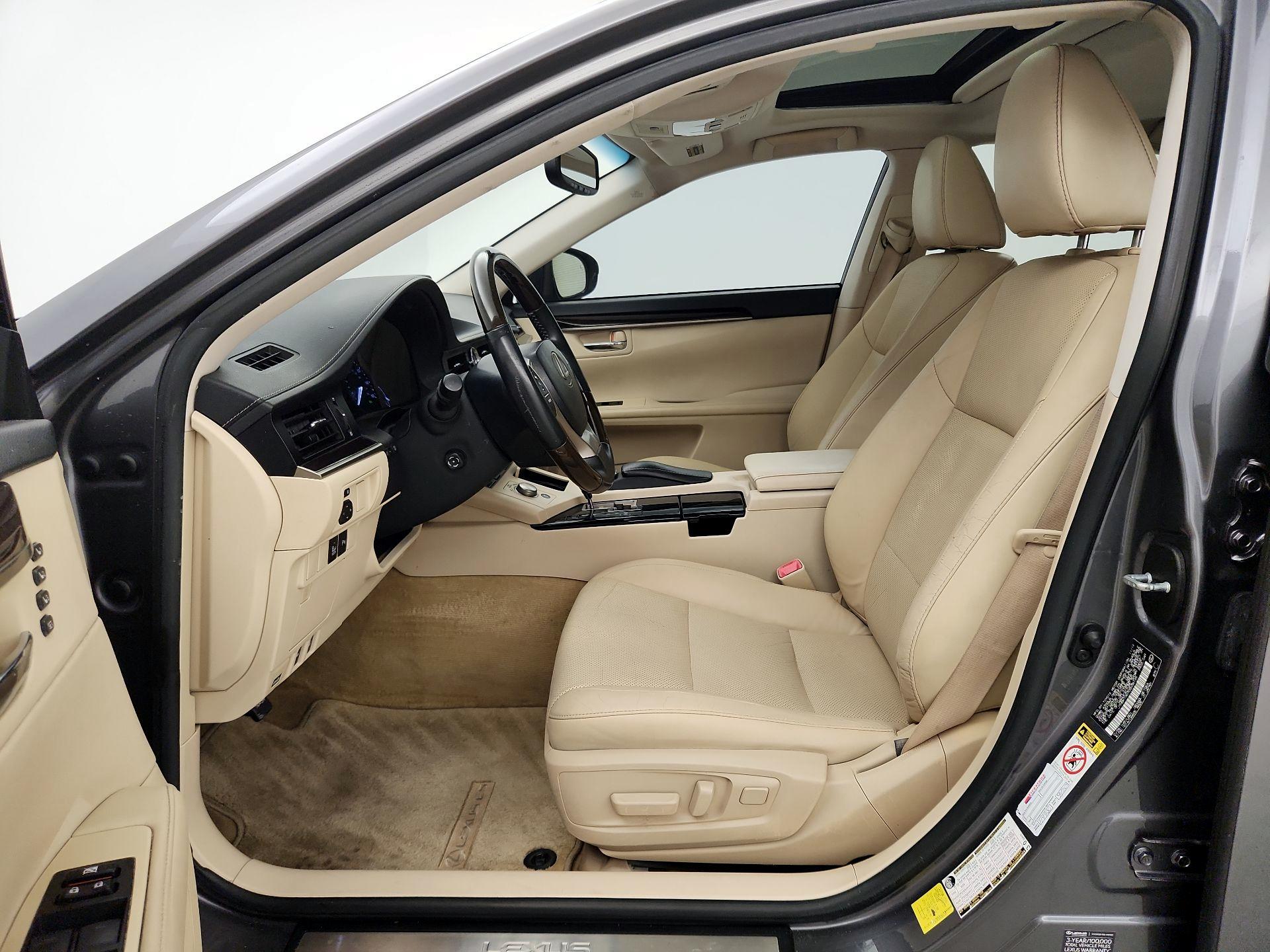 Thumbnail: 2013 Lexus ES - 11