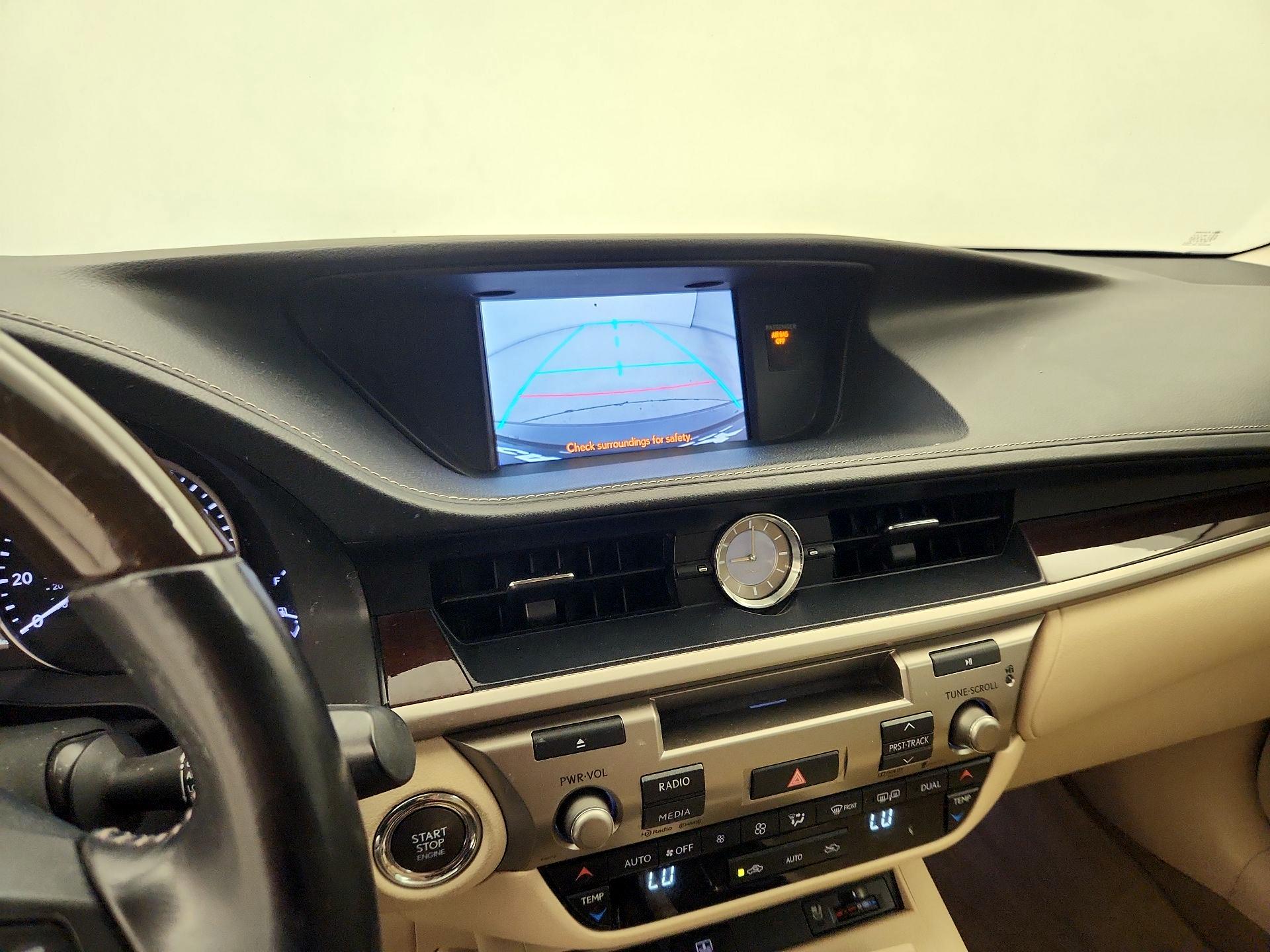 Thumbnail: 2013 Lexus ES - 14