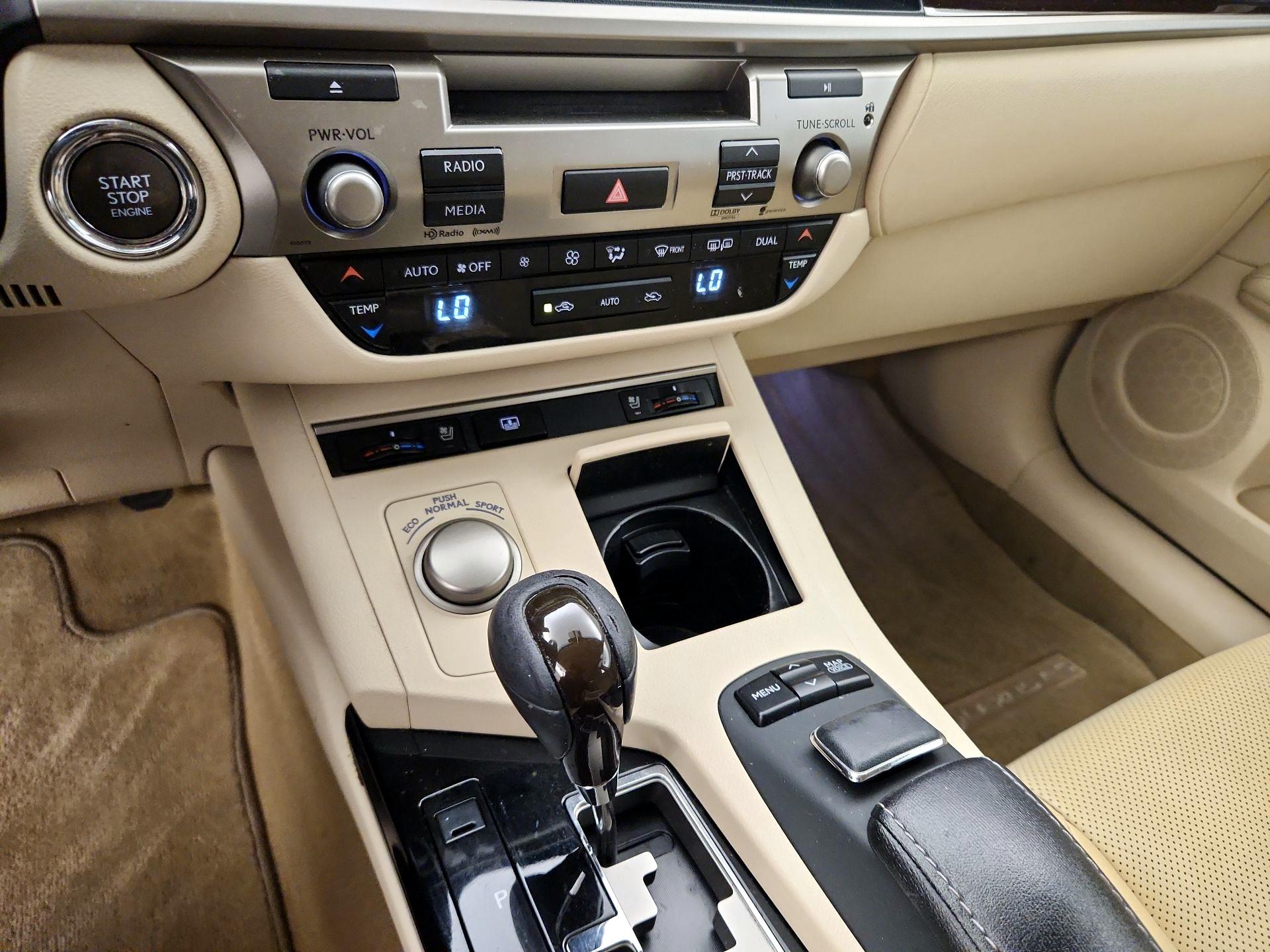 Thumbnail: 2013 Lexus ES - 16