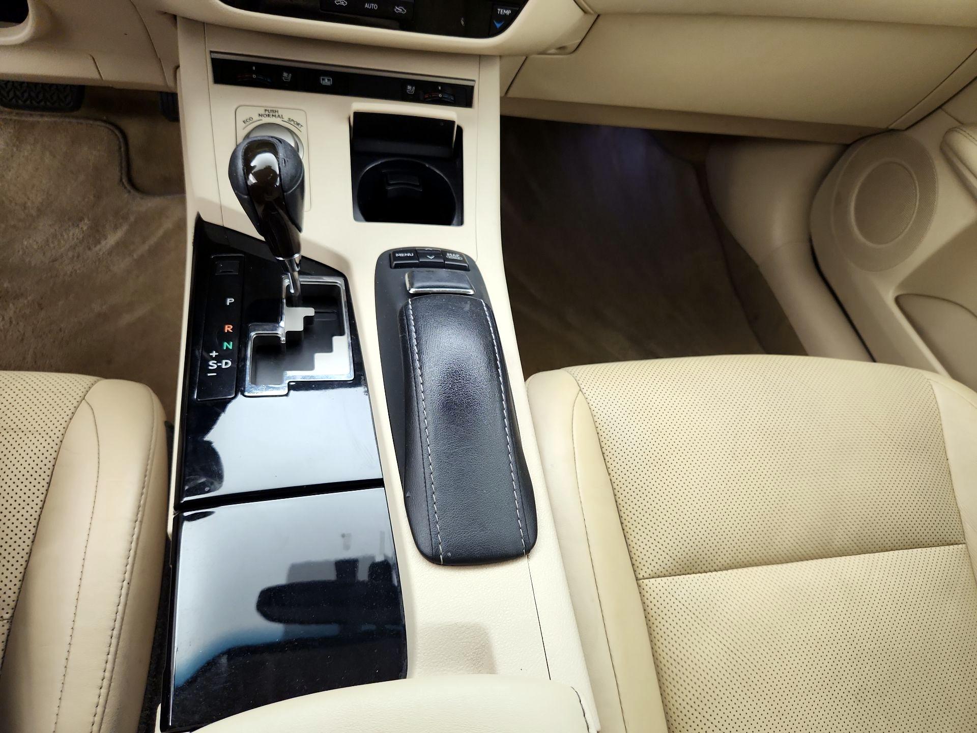 Thumbnail: 2013 Lexus ES - 17