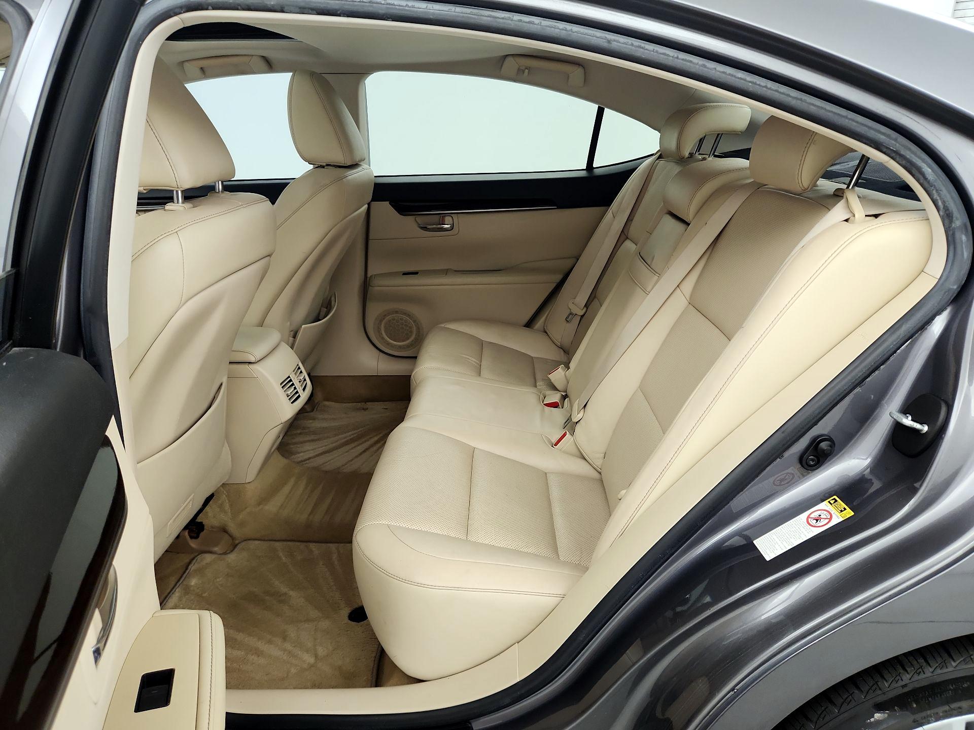 Thumbnail: 2013 Lexus ES - 20