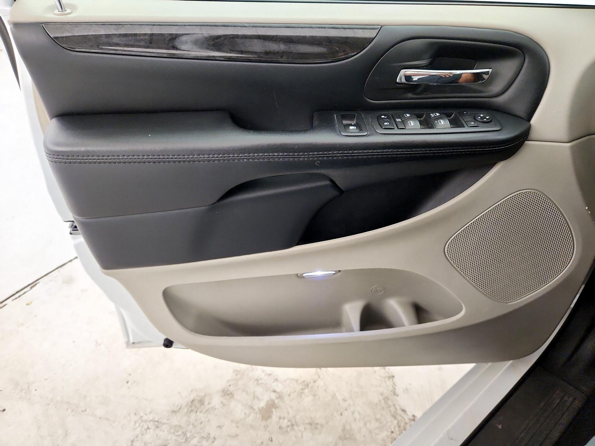Thumbnail: 2019 Dodge Grand Caravan - 12