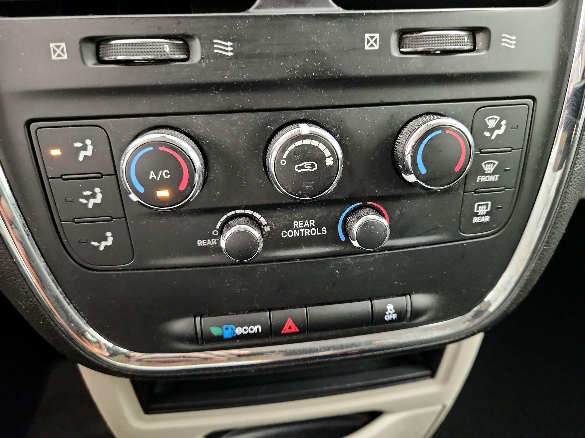 Thumbnail: 2019 Dodge Grand Caravan - 16