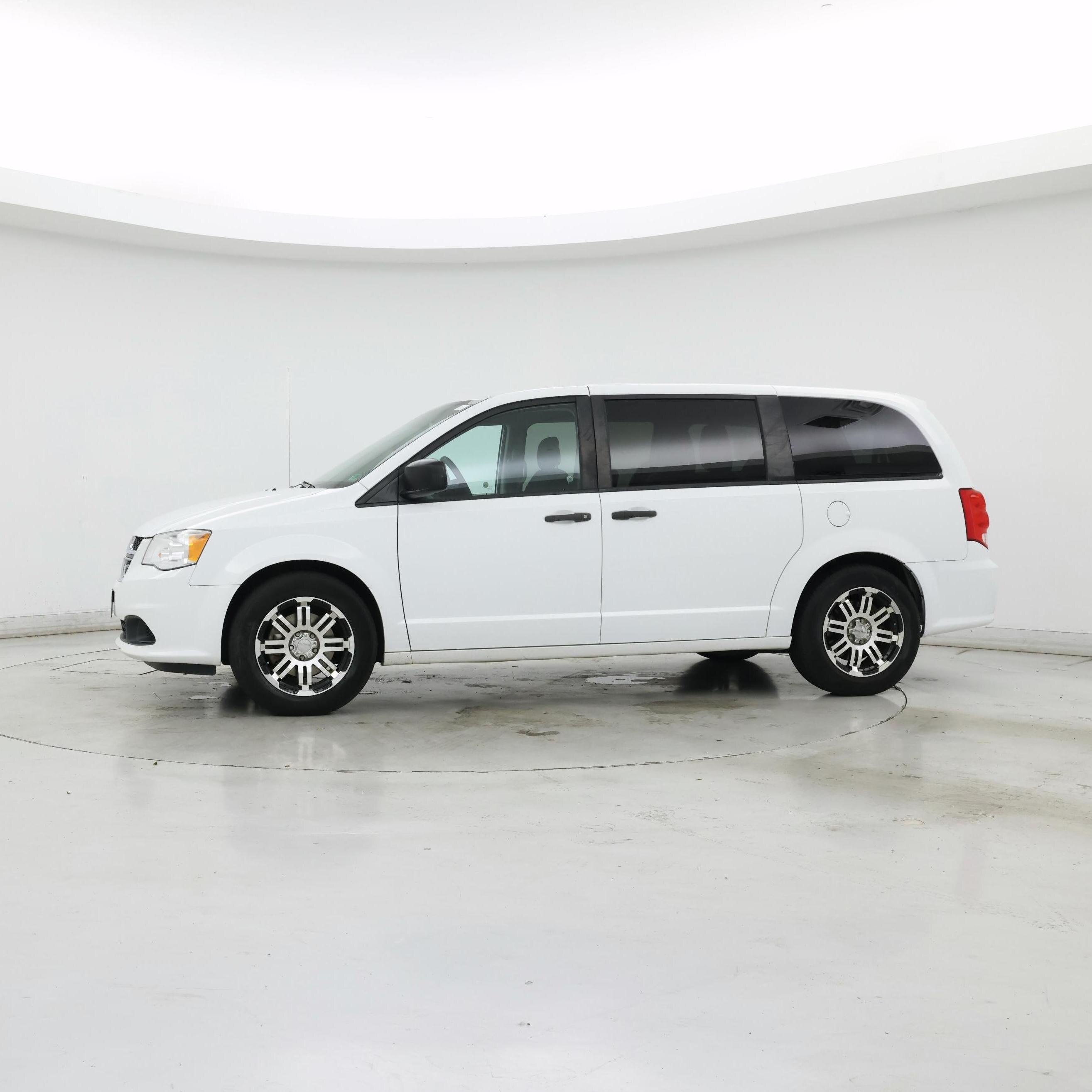 Thumbnail: 2019 Dodge Grand Caravan - 3