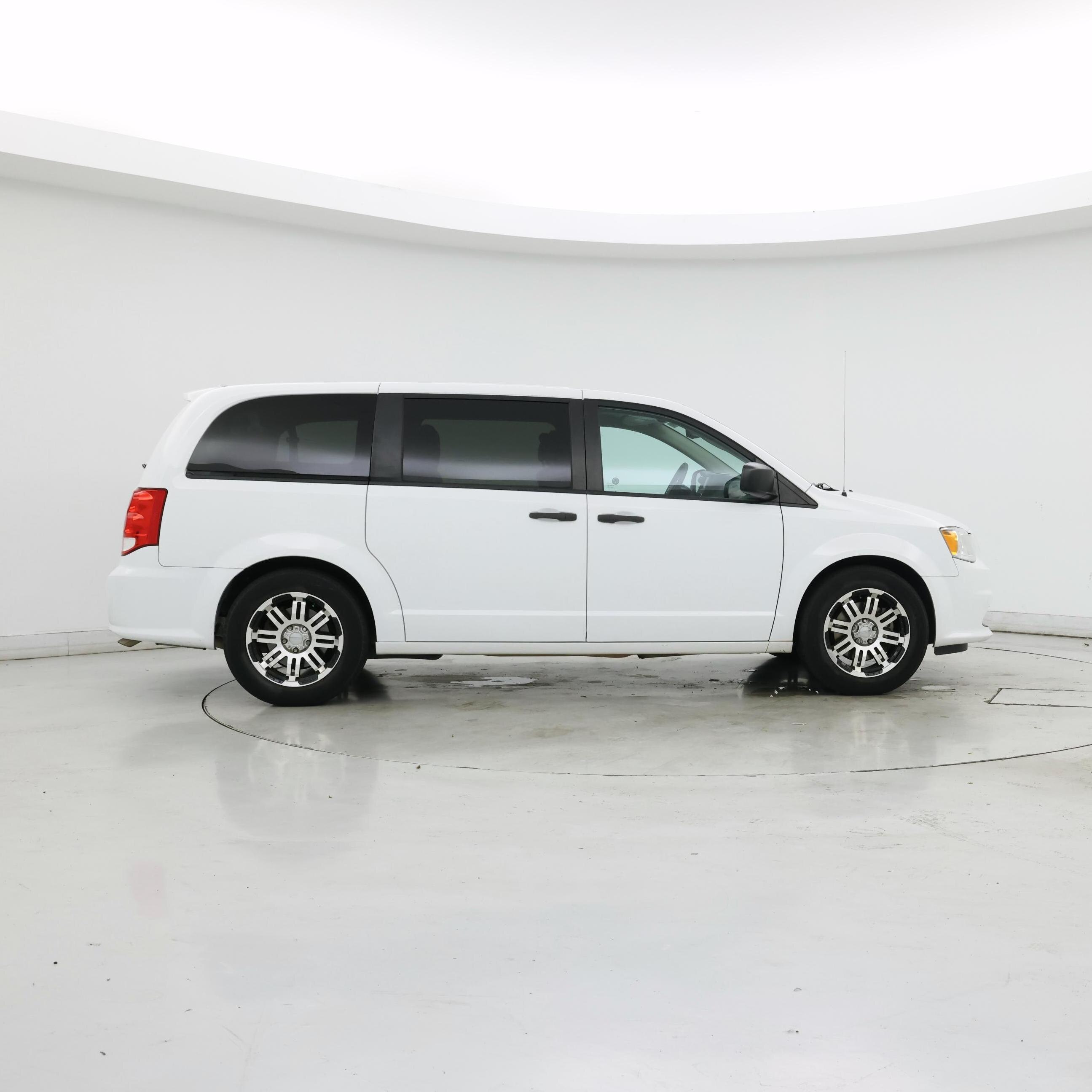 Thumbnail: 2019 Dodge Grand Caravan - 7