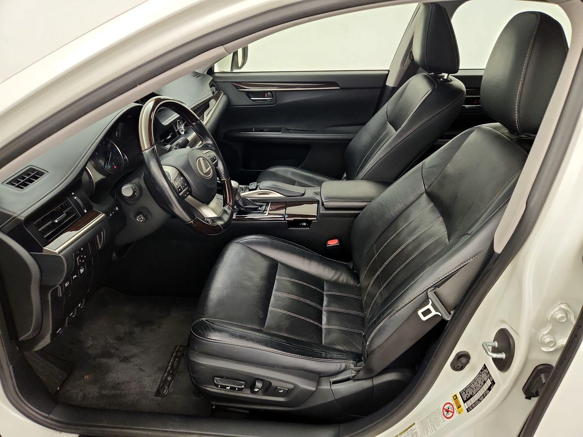 Thumbnail: 2016 Lexus ES - 11