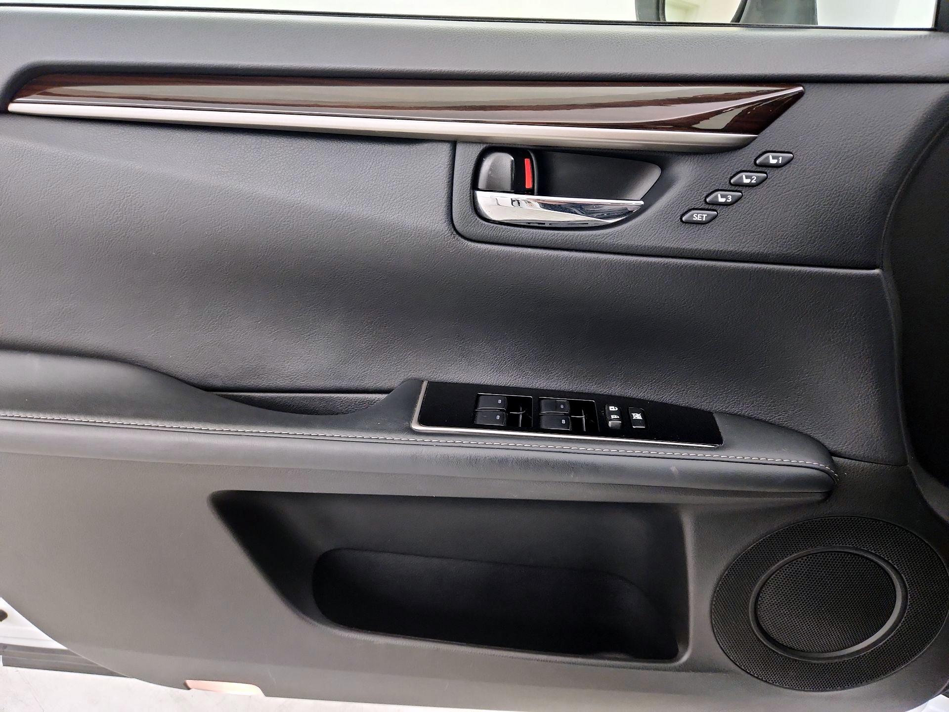 Thumbnail: 2016 Lexus ES - 12