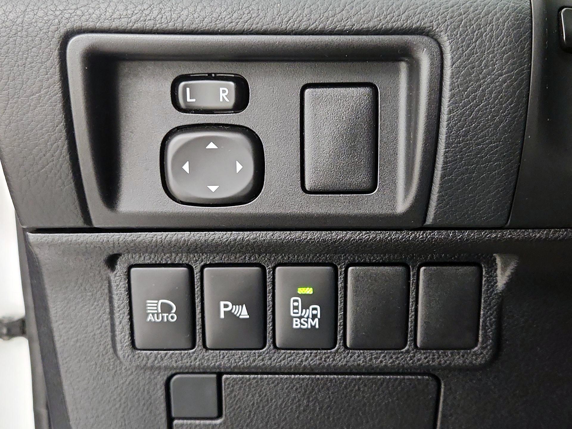 Thumbnail: 2016 Lexus ES - 13