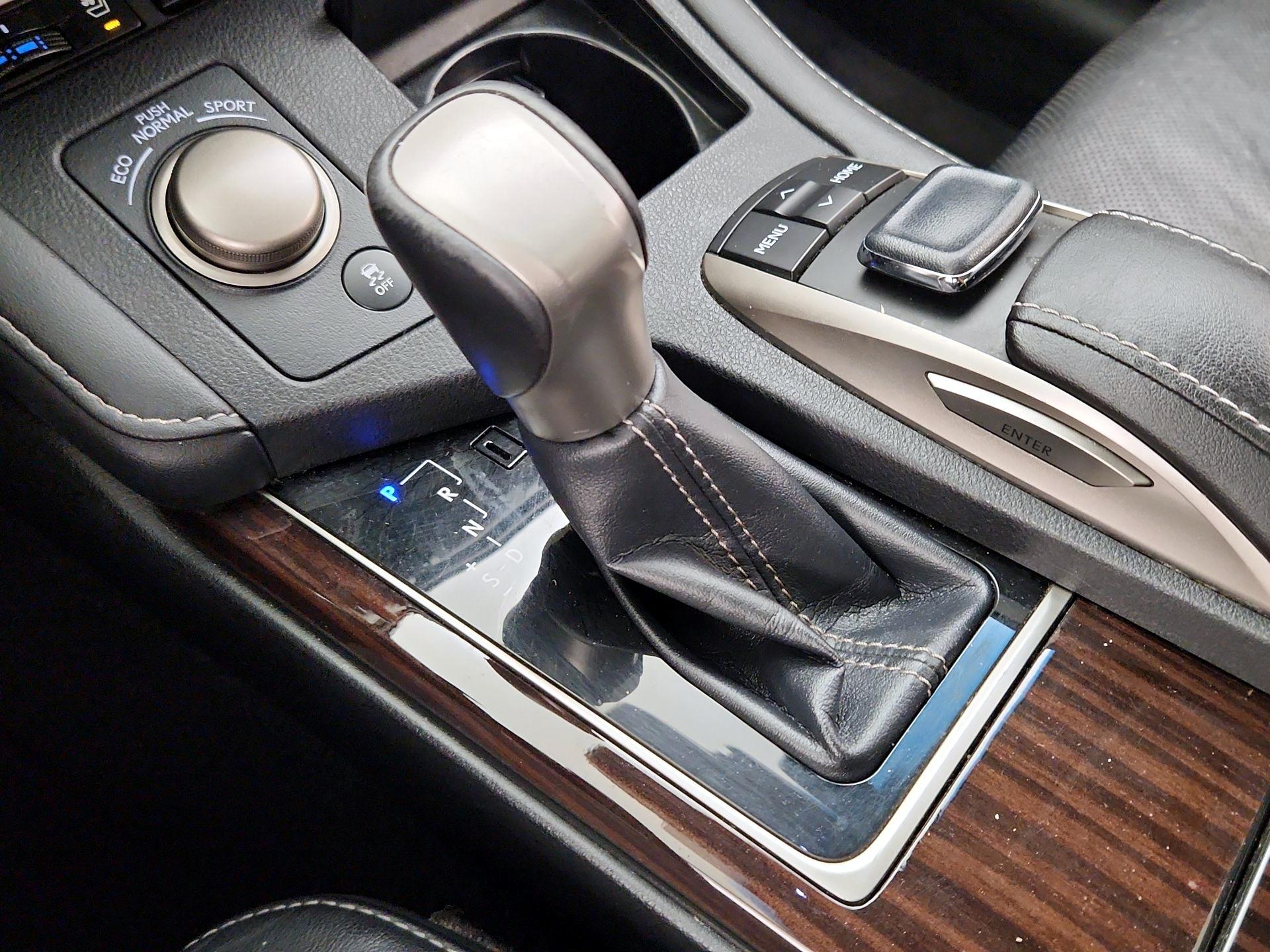 Thumbnail: 2016 Lexus ES - 17