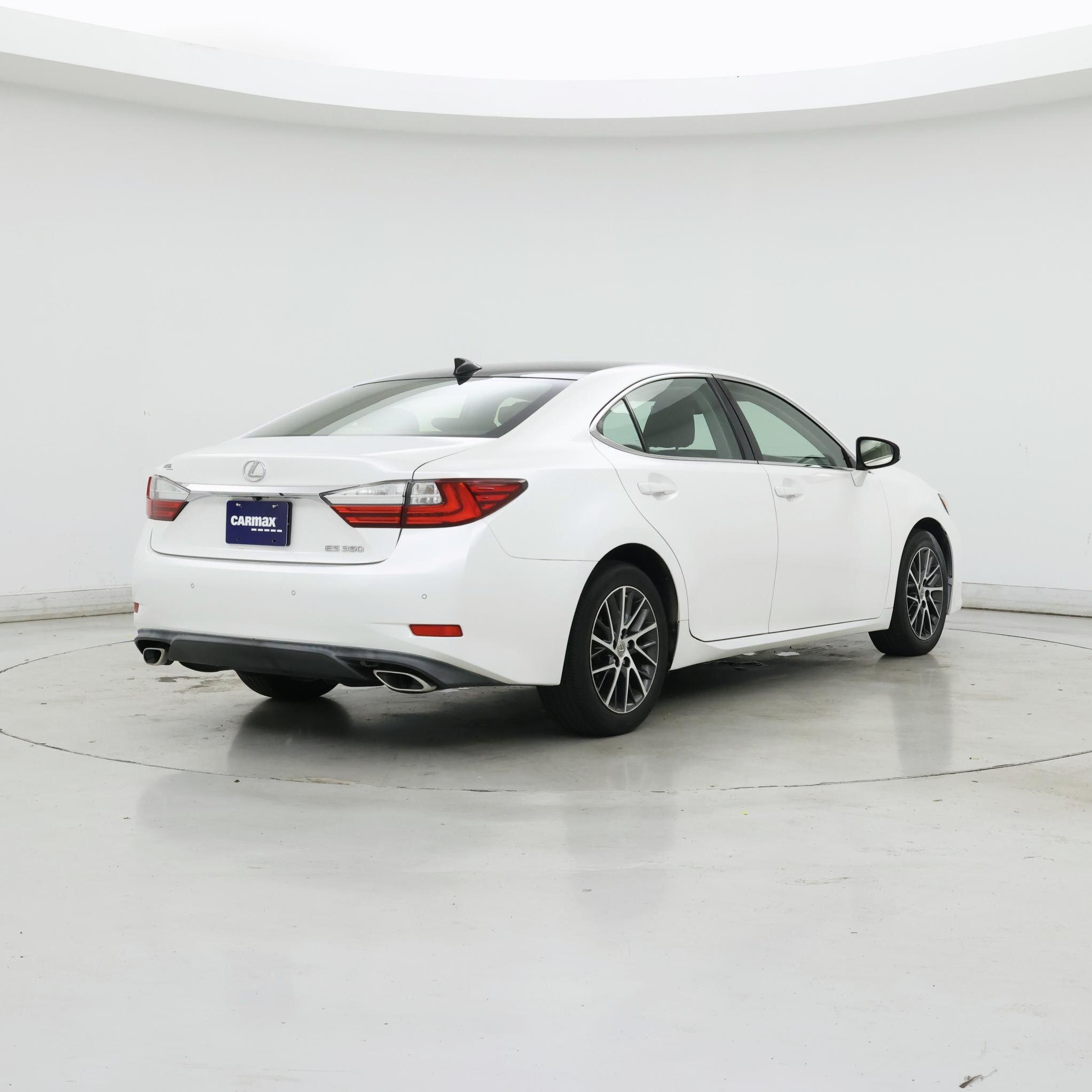 Thumbnail: 2016 Lexus ES - 8