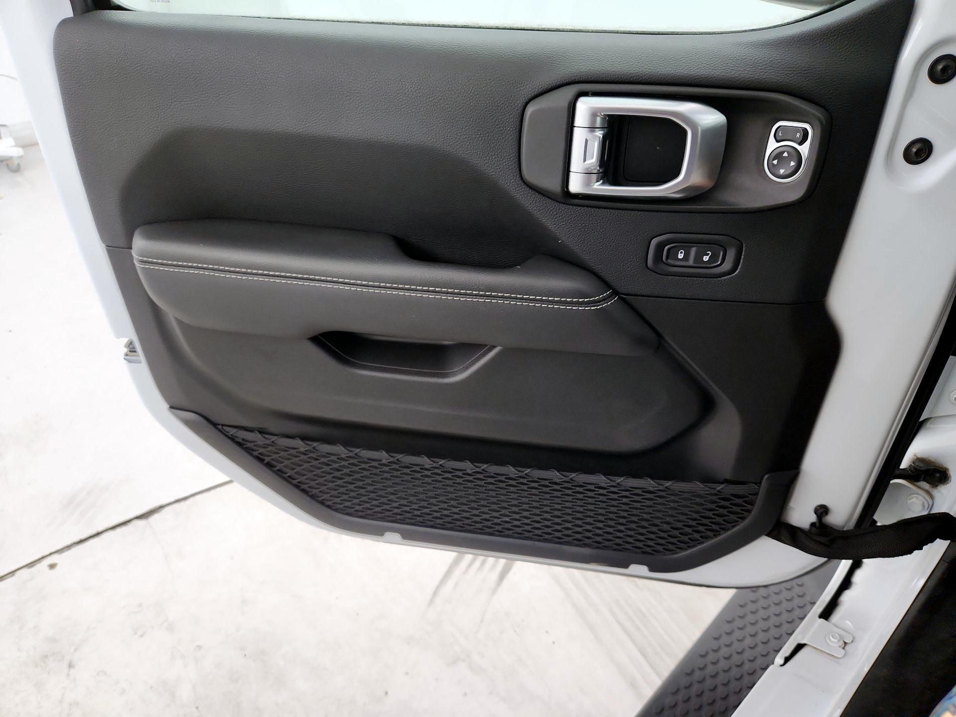 Thumbnail: 2019 Jeep Wrangler - 12