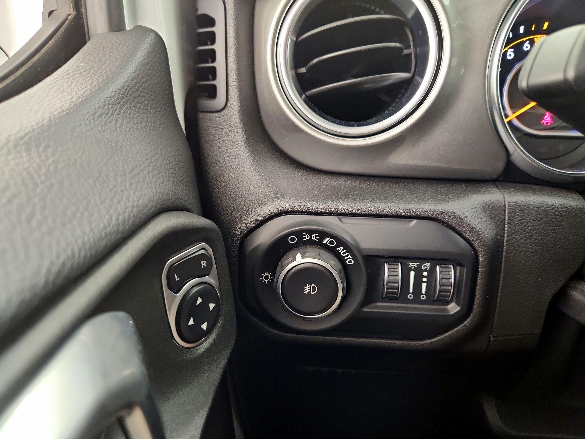Thumbnail: 2019 Jeep Wrangler - 13