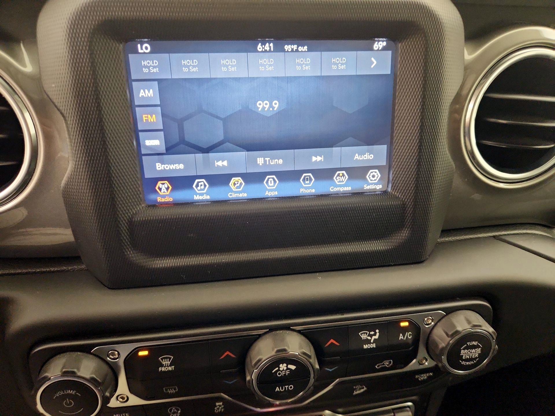 Thumbnail: 2019 Jeep Wrangler - 15
