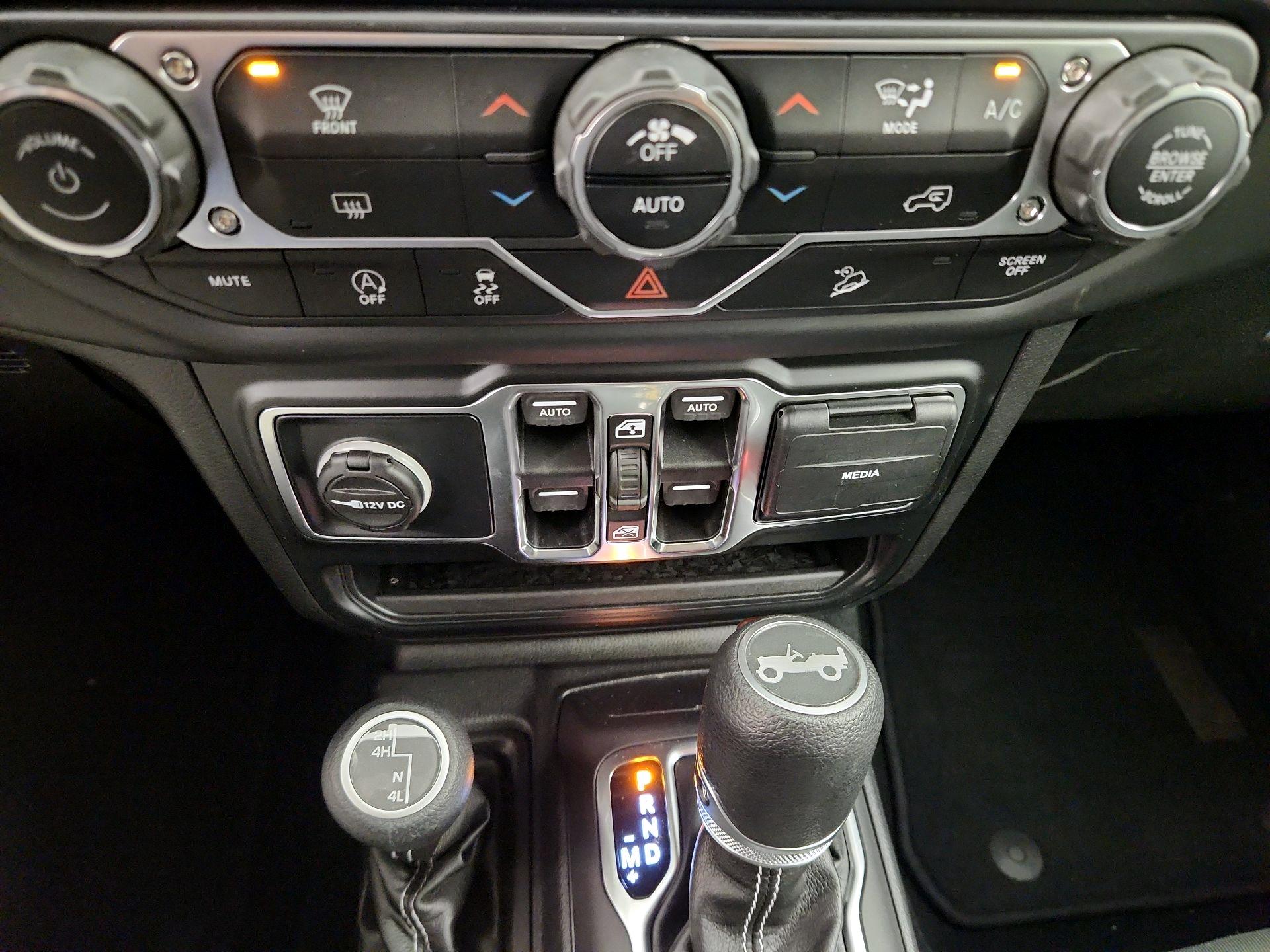 Thumbnail: 2019 Jeep Wrangler - 16
