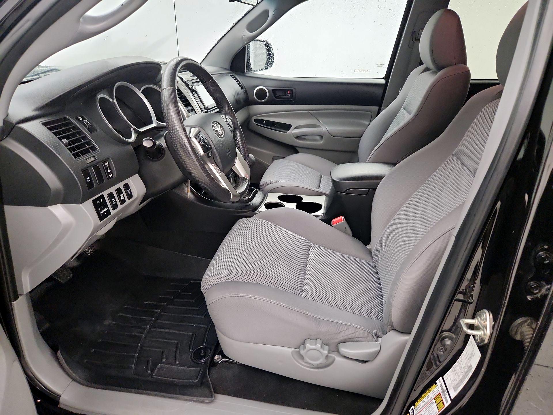Thumbnail: 2015 Toyota Tacoma - 11