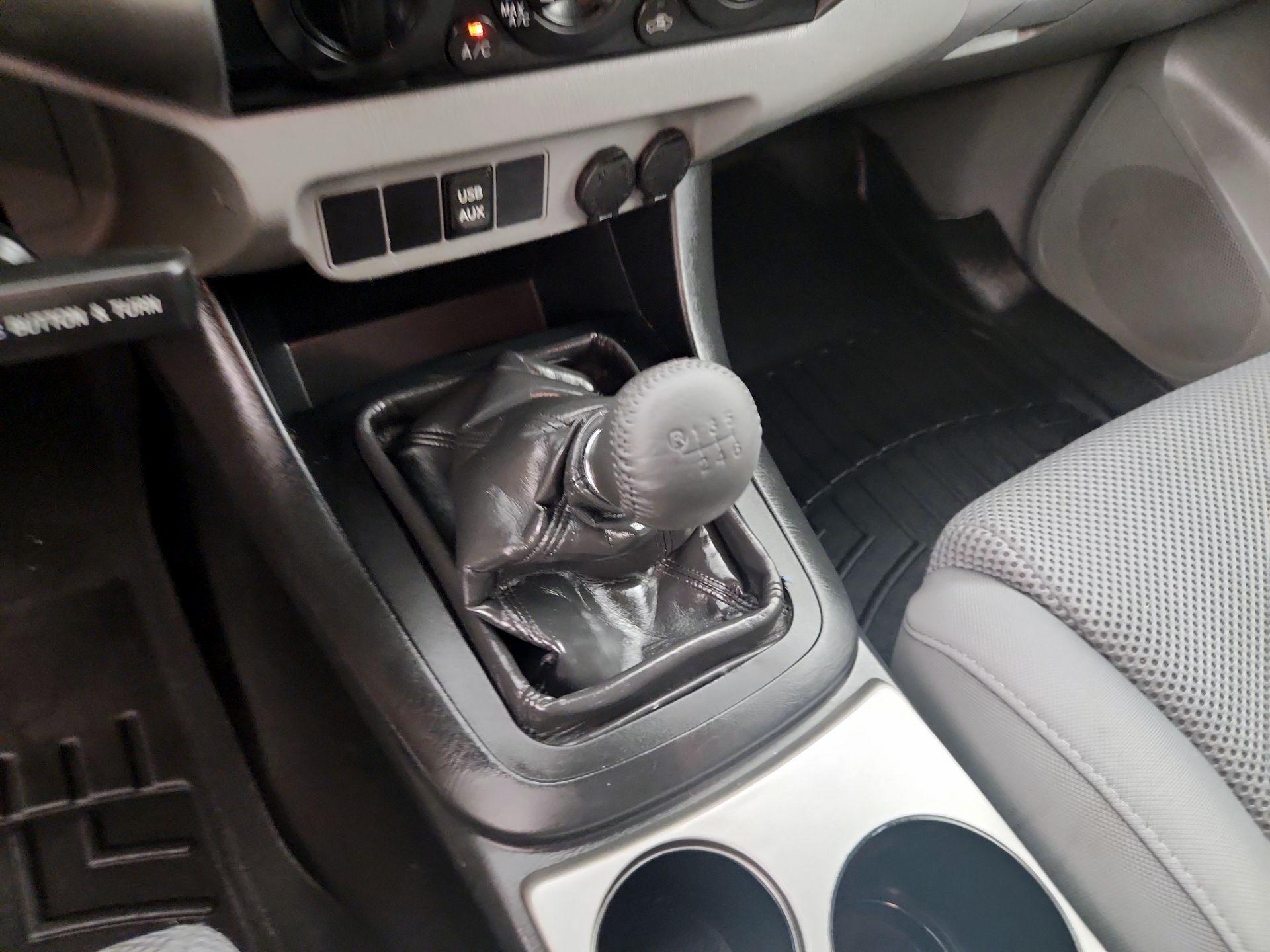 Thumbnail: 2015 Toyota Tacoma - 17