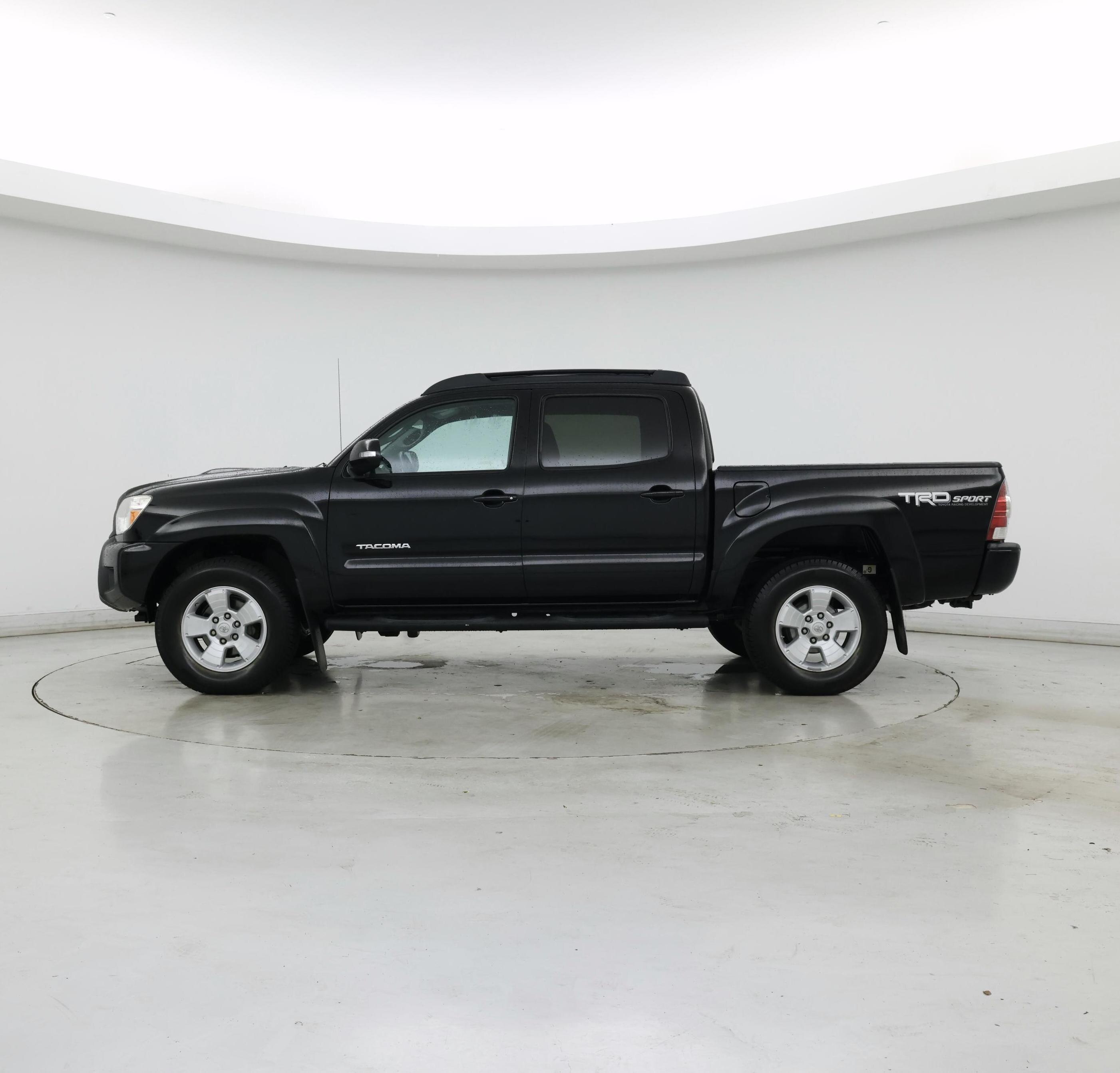 Thumbnail: 2015 Toyota Tacoma - 3