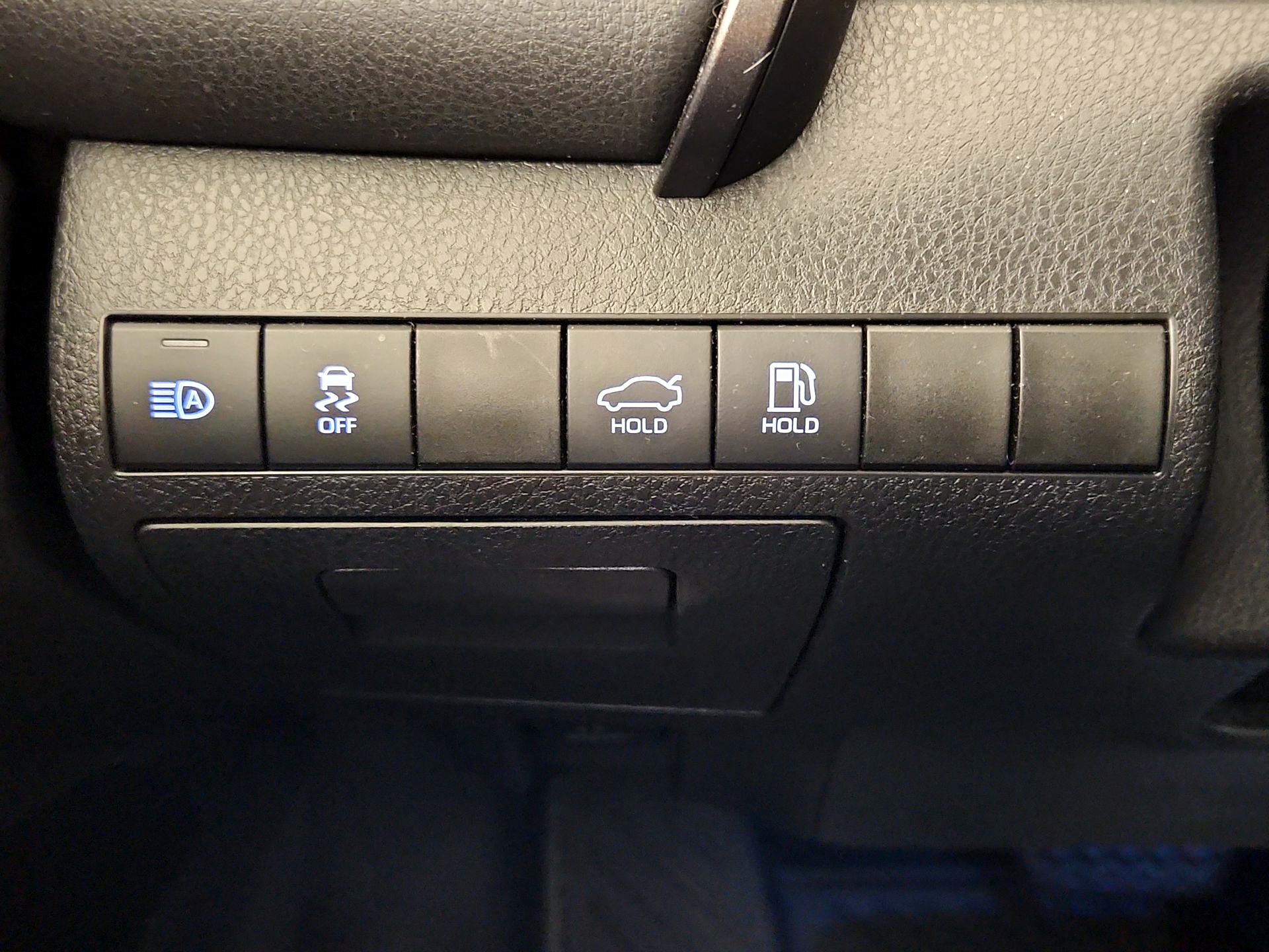 Thumbnail: 2019 Toyota Camry - 13