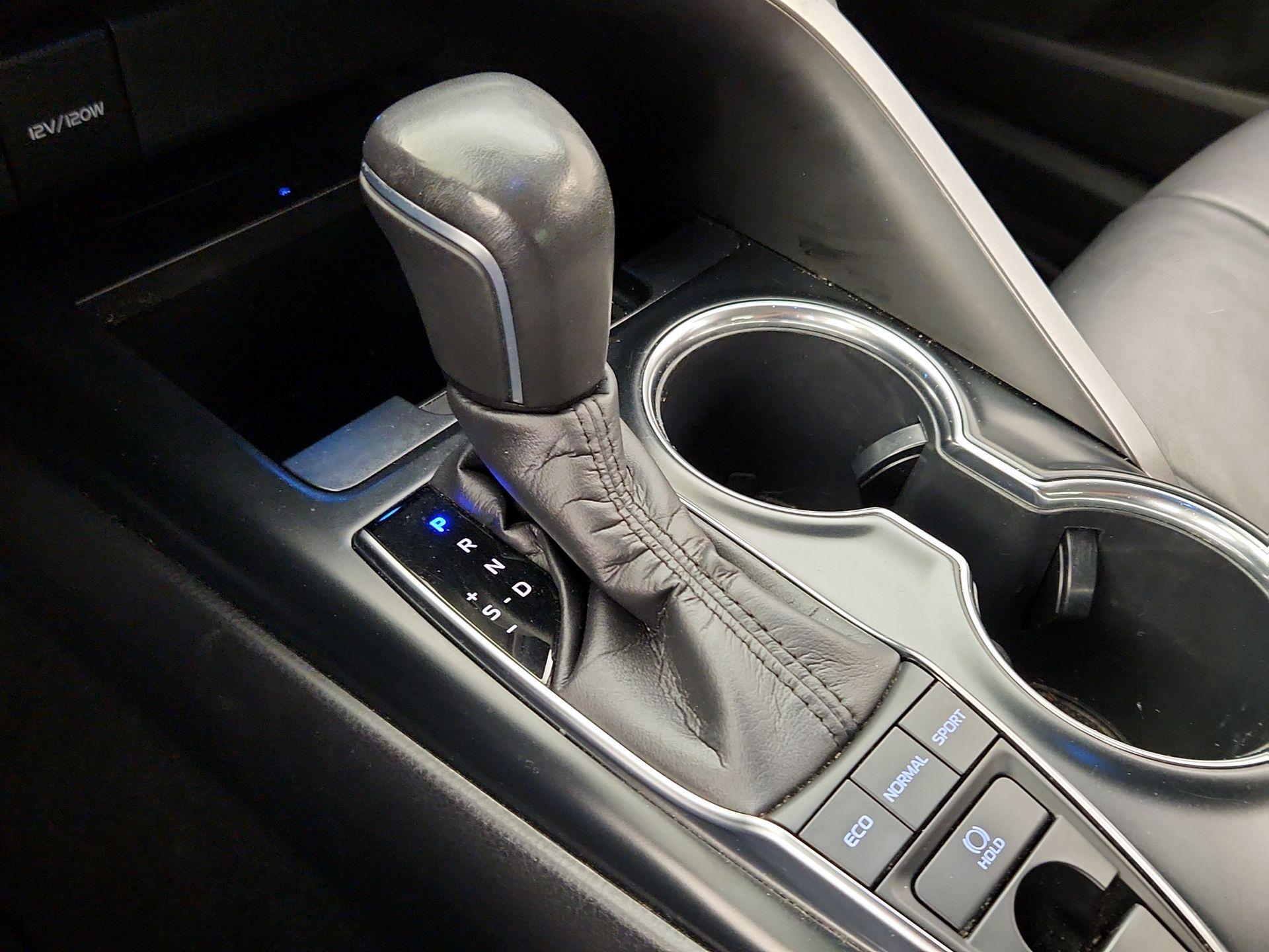 Thumbnail: 2019 Toyota Camry - 17