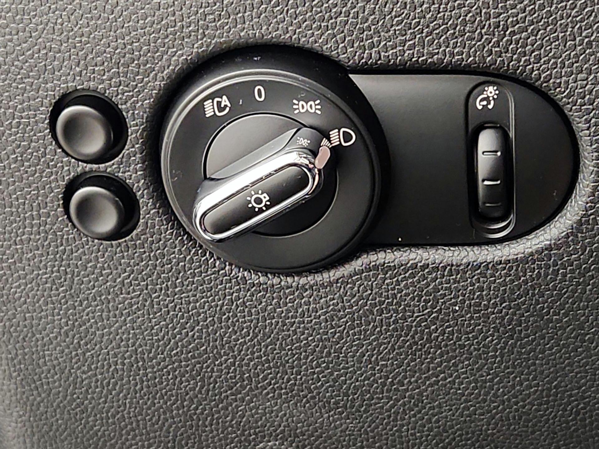Thumbnail: 2018 MINI Cooper Hardtop - 13