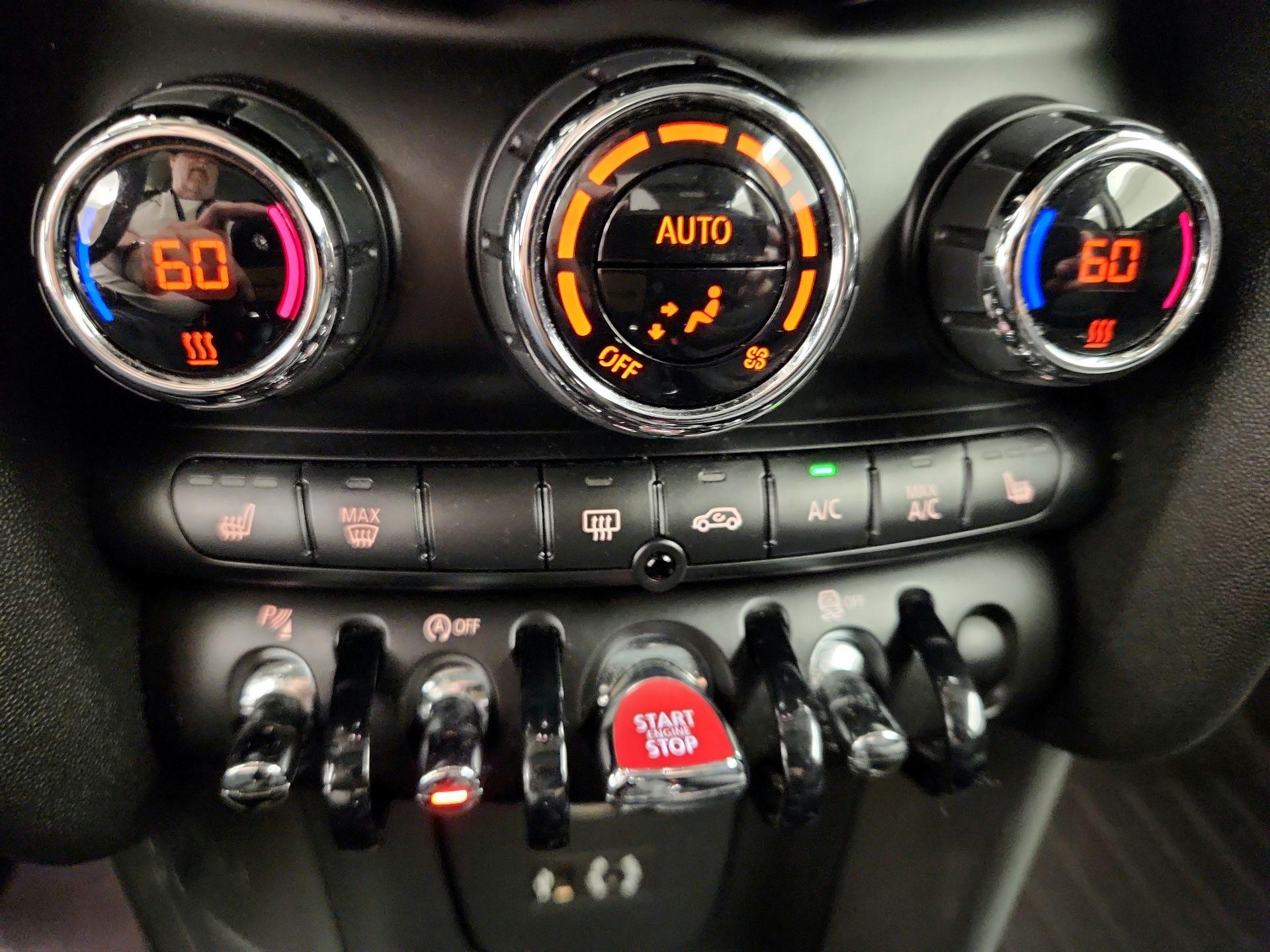 Thumbnail: 2018 MINI Cooper Hardtop - 17