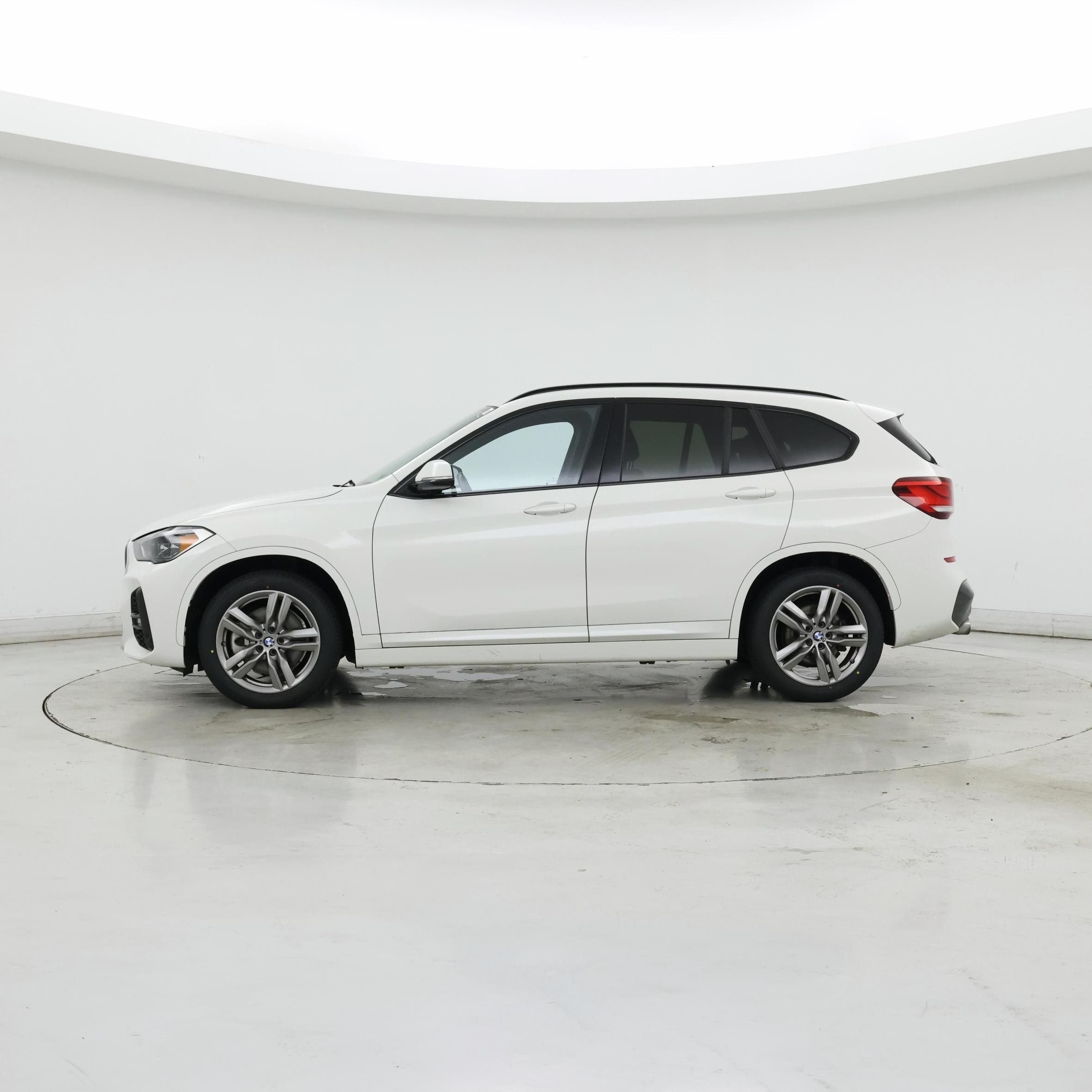 Thumbnail: 2021 BMW X1 - 3