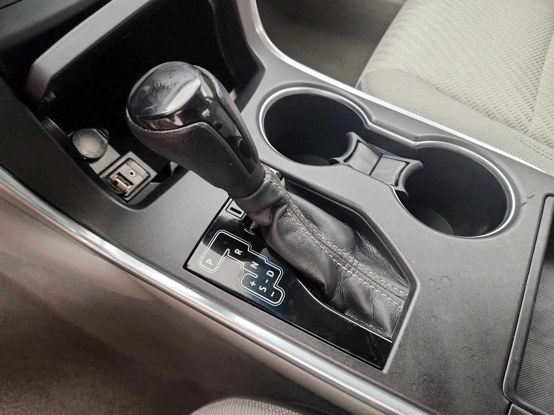 Thumbnail: 2015 Toyota Camry - 16