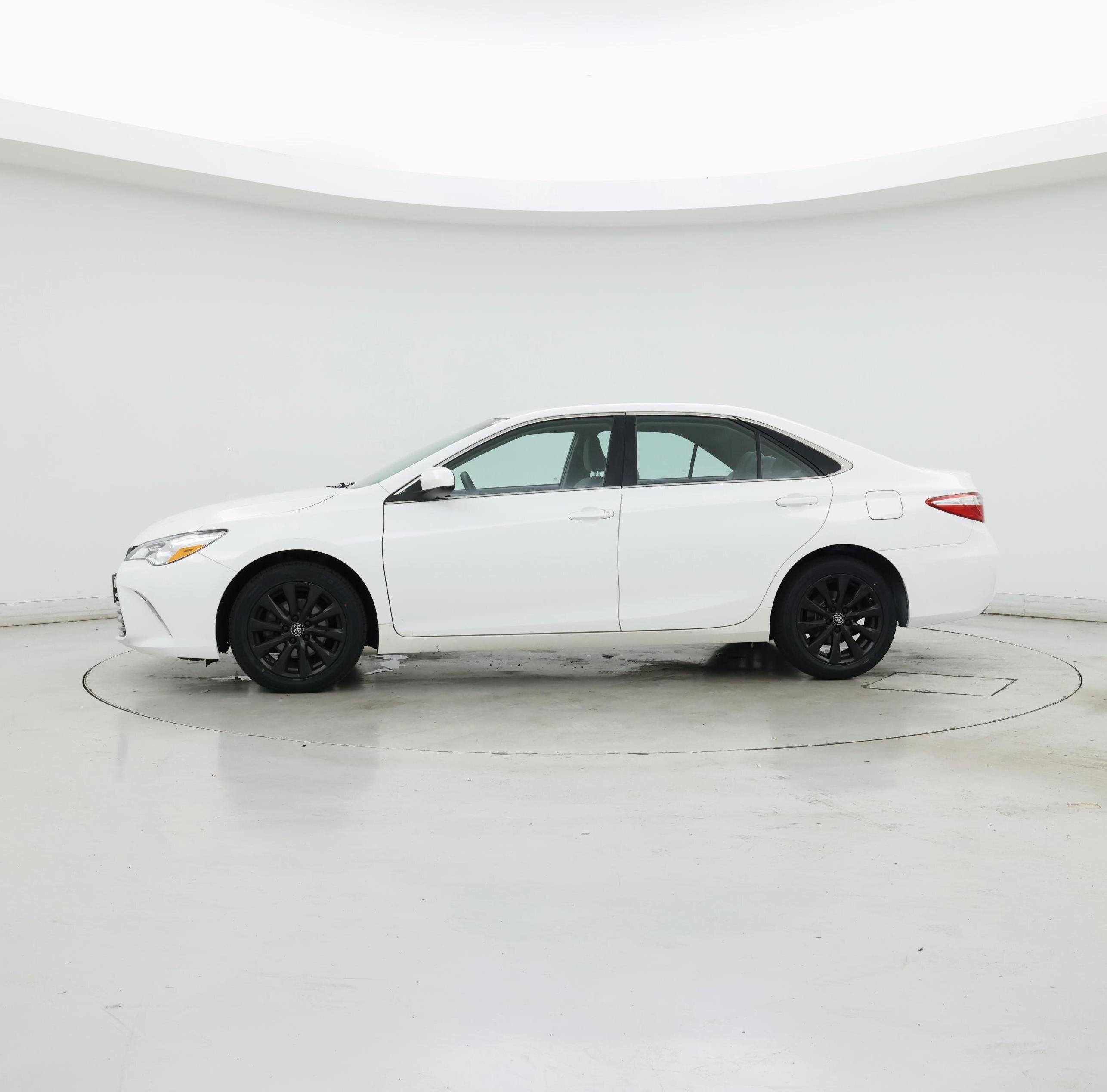 Thumbnail: 2015 Toyota Camry - 3