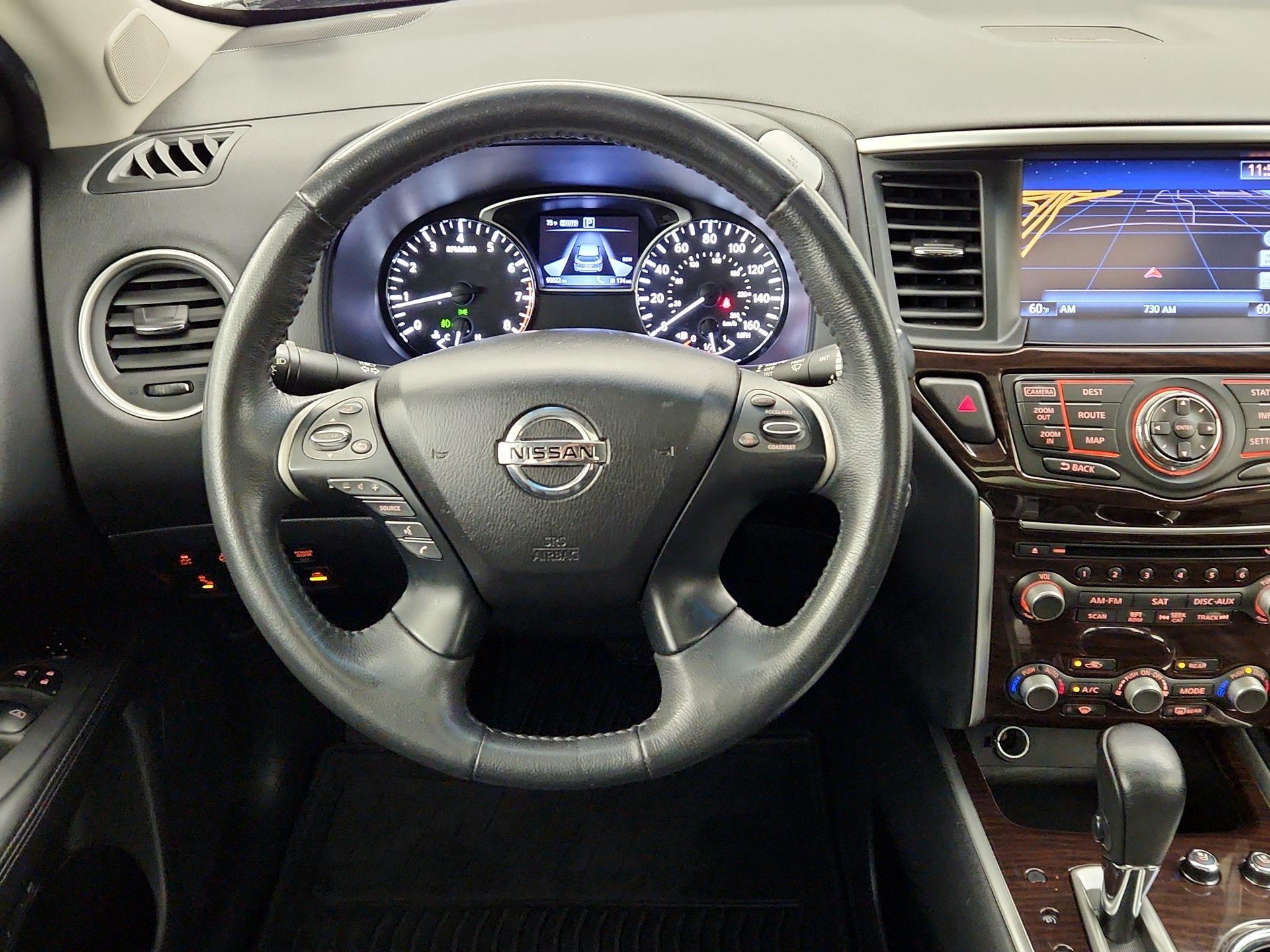 Thumbnail: 2016 Nissan Pathfinder - 10