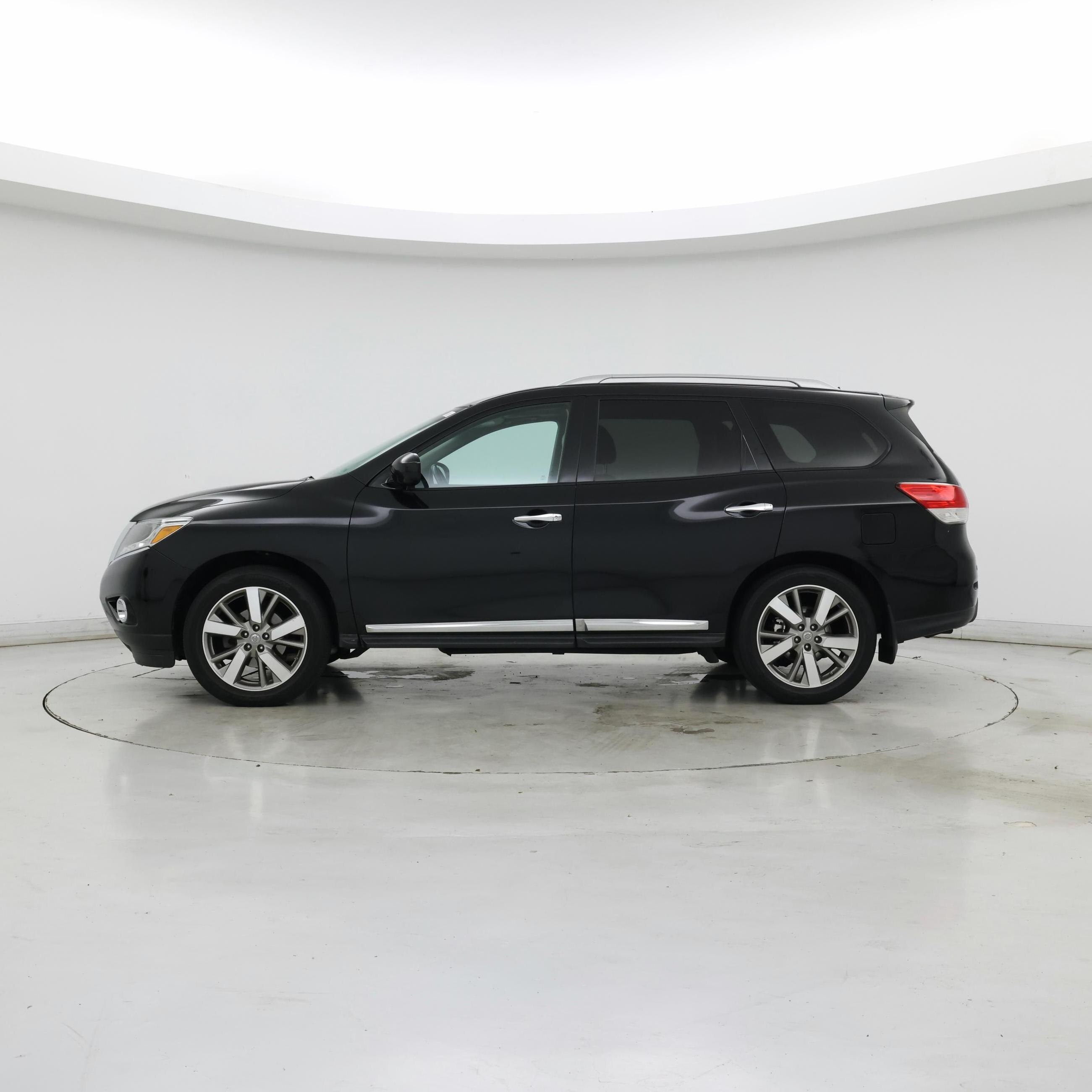Thumbnail: 2016 Nissan Pathfinder - 3