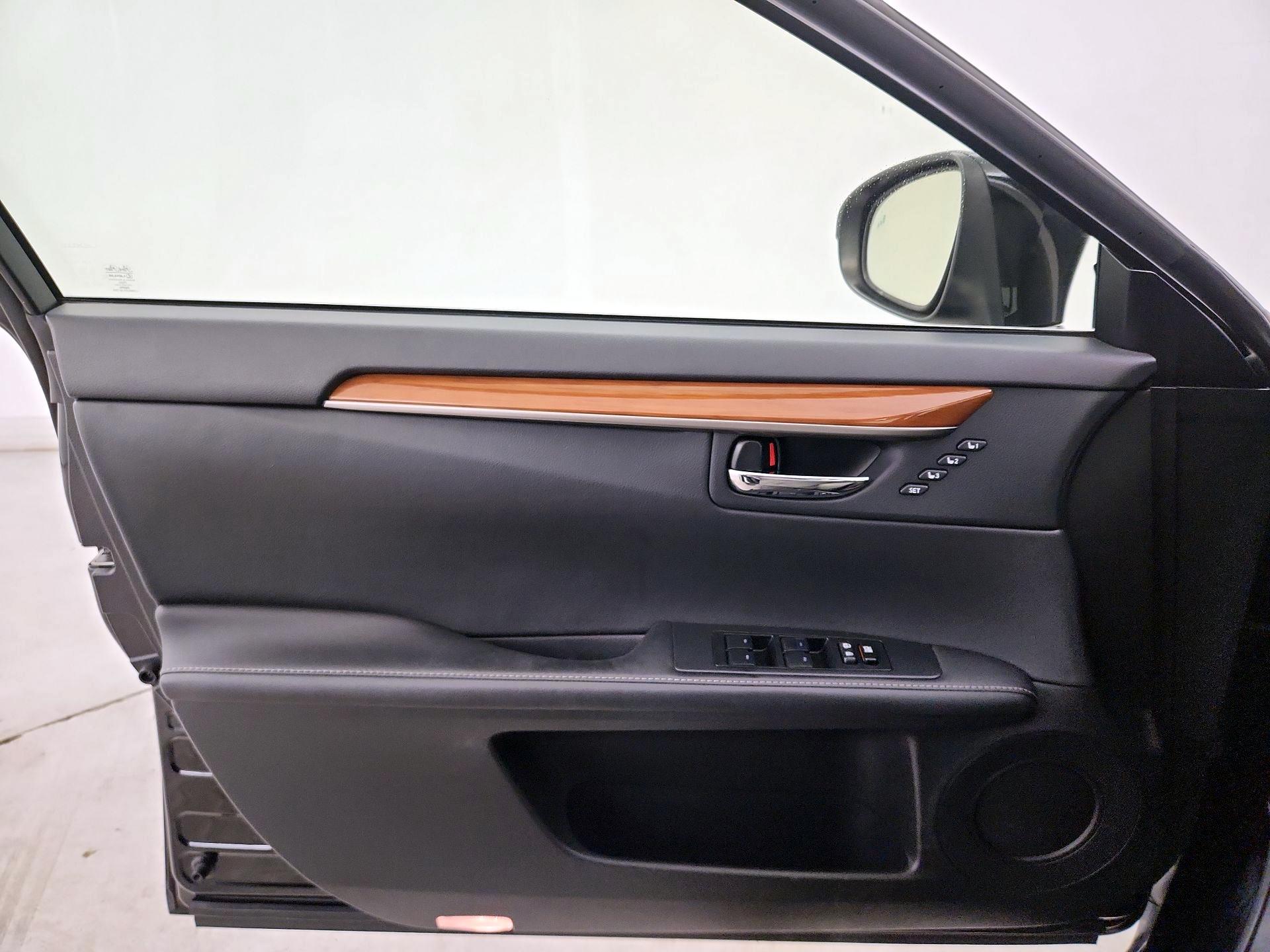 Thumbnail: 2013 Lexus ES - 12
